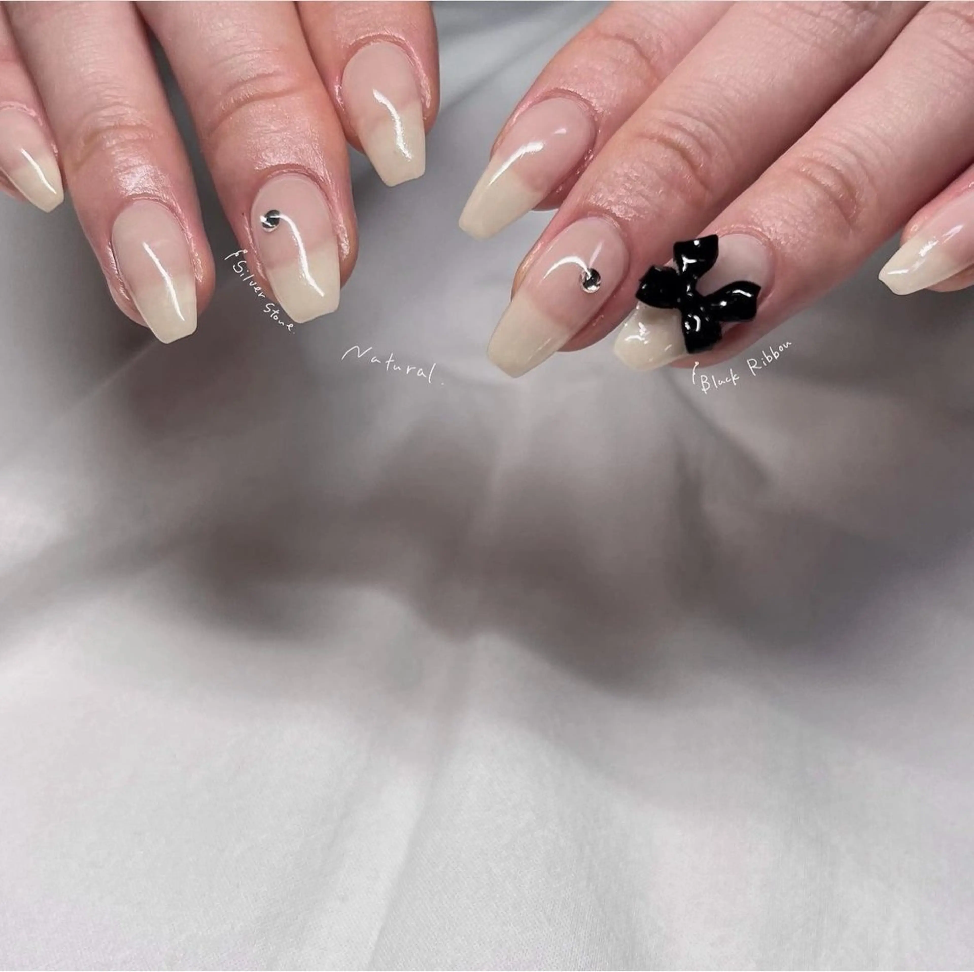 ネイル 氷ネイル・うるうるネイル リボン シンプルネイル 春ネイル ストーンネイル ハンドネイル &. momoのネイルデザイン