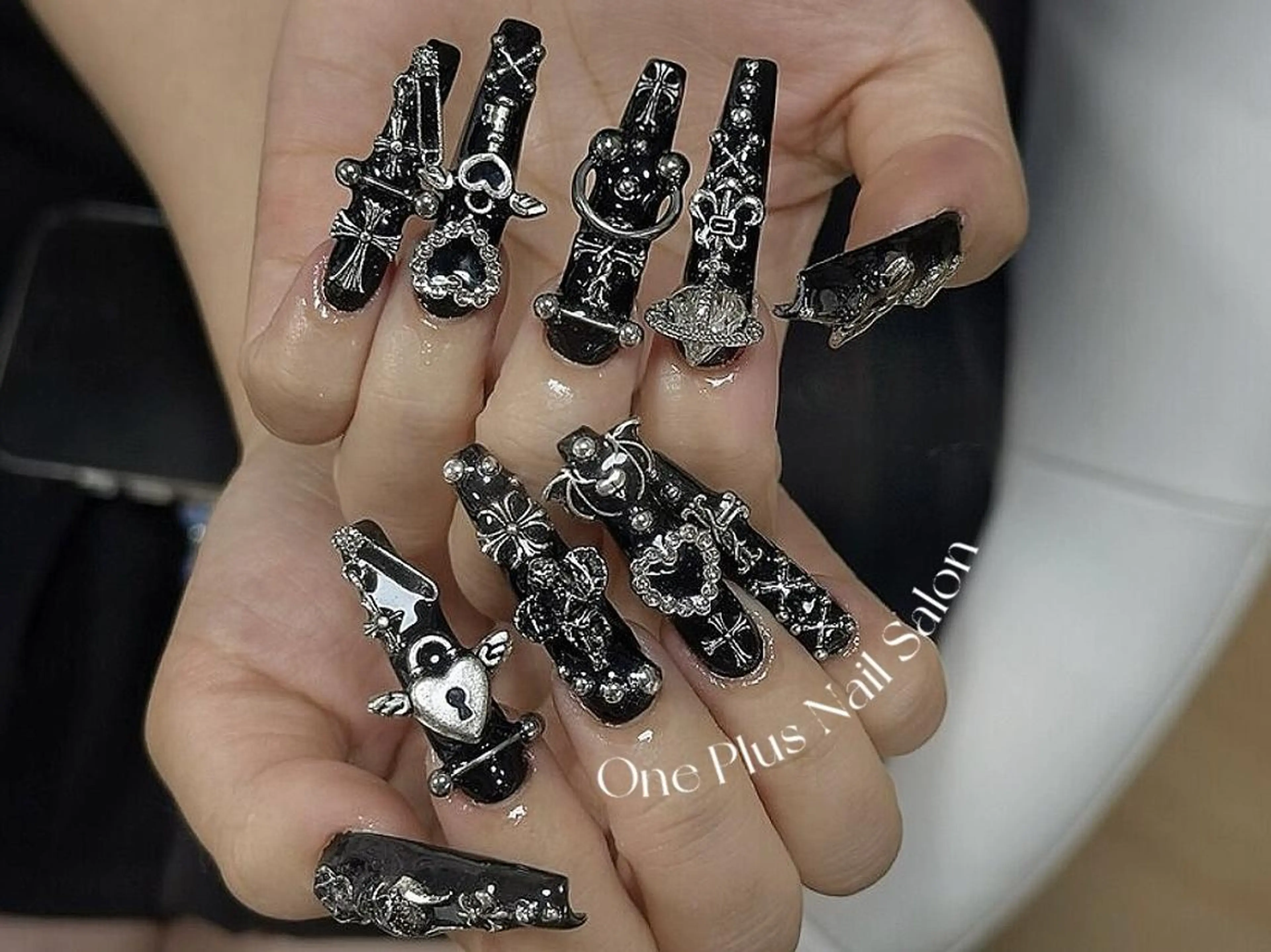 ネイル オーロラネイル 長さ出し フットネイル フレンチネイル ジェルネイル One Plus Nail Salonのネイルデザイン