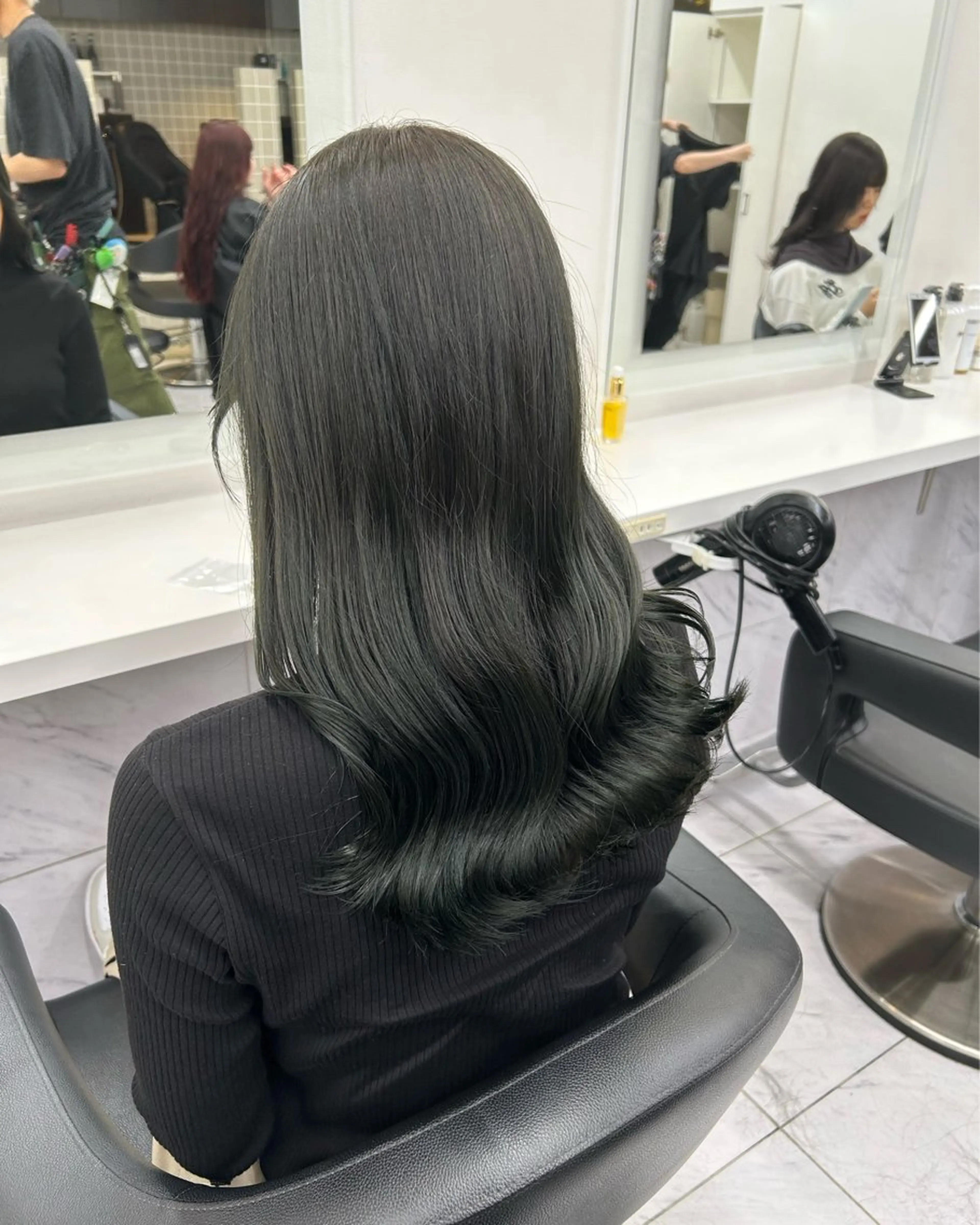 セミロング カラー パーマ ヘアアレンジ メンズ キッズ カット ヘアカラー トリートメント 🦋韓国レイヤー｜ 透明感グレージュ🦋のヘアスタイル