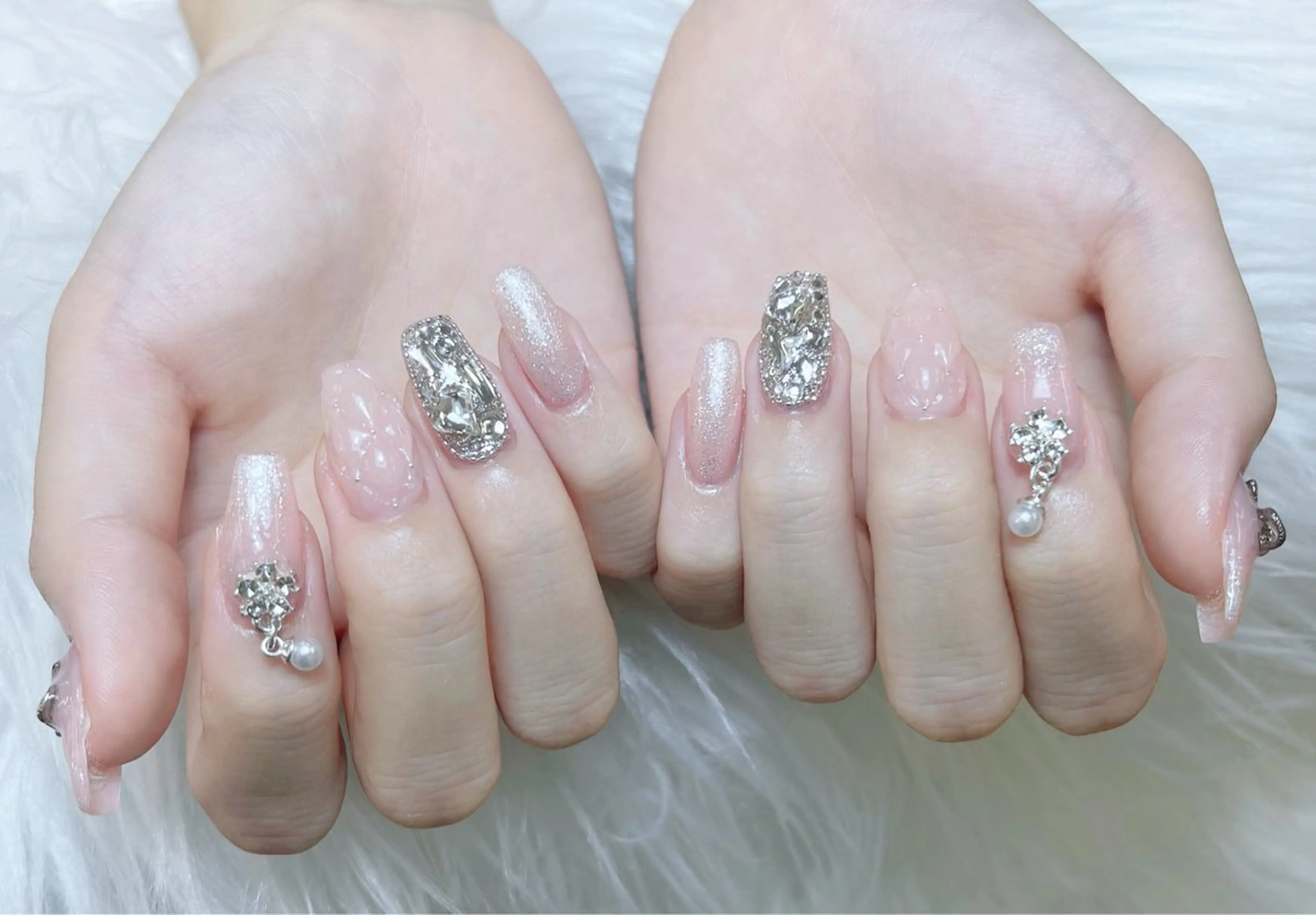 ネイル オーロラネイル クリアネイル フラッシュネイル ジェルネイル グラデーション ハンドネイル Amee Nail Salonのネイルデザイン