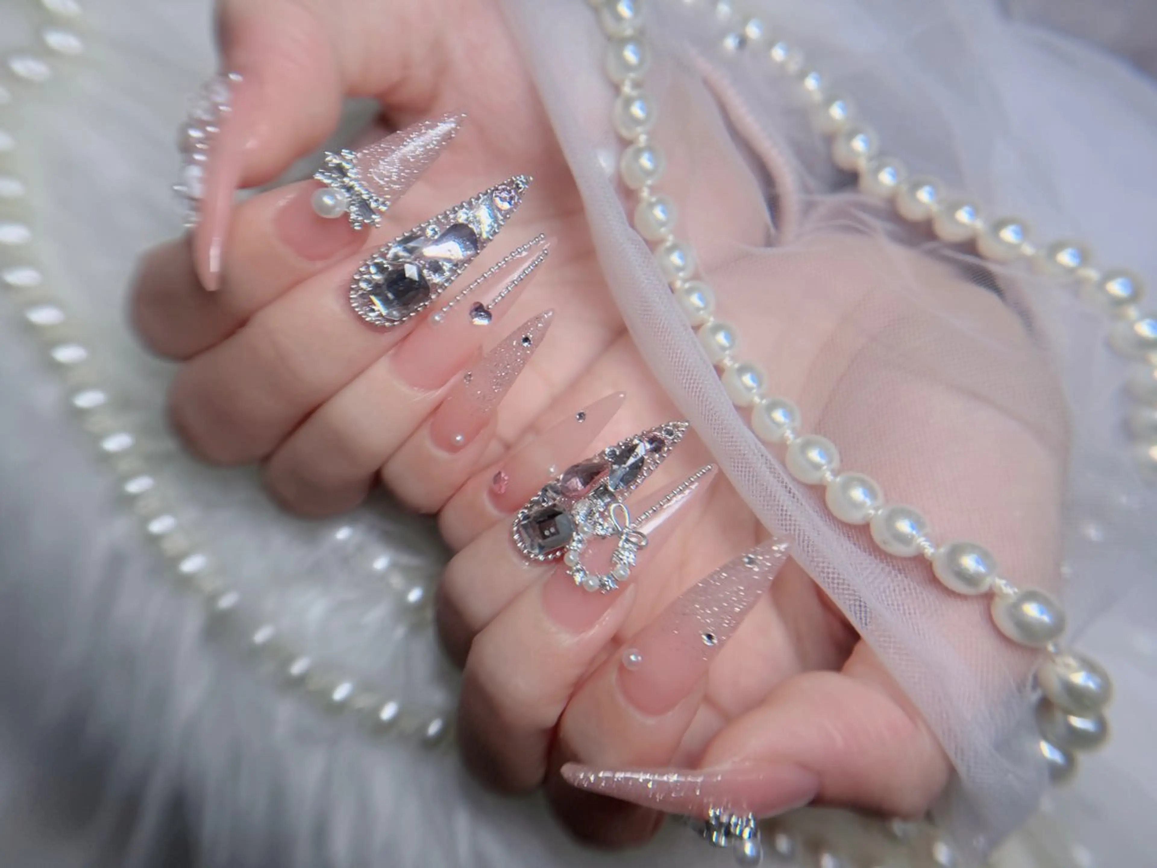 ネイル オーロラネイル フレンチネイル ジェルネイル ハロウィン キラキラネイル ハンドネイル H.baby Nail Salonのネイルデザイン