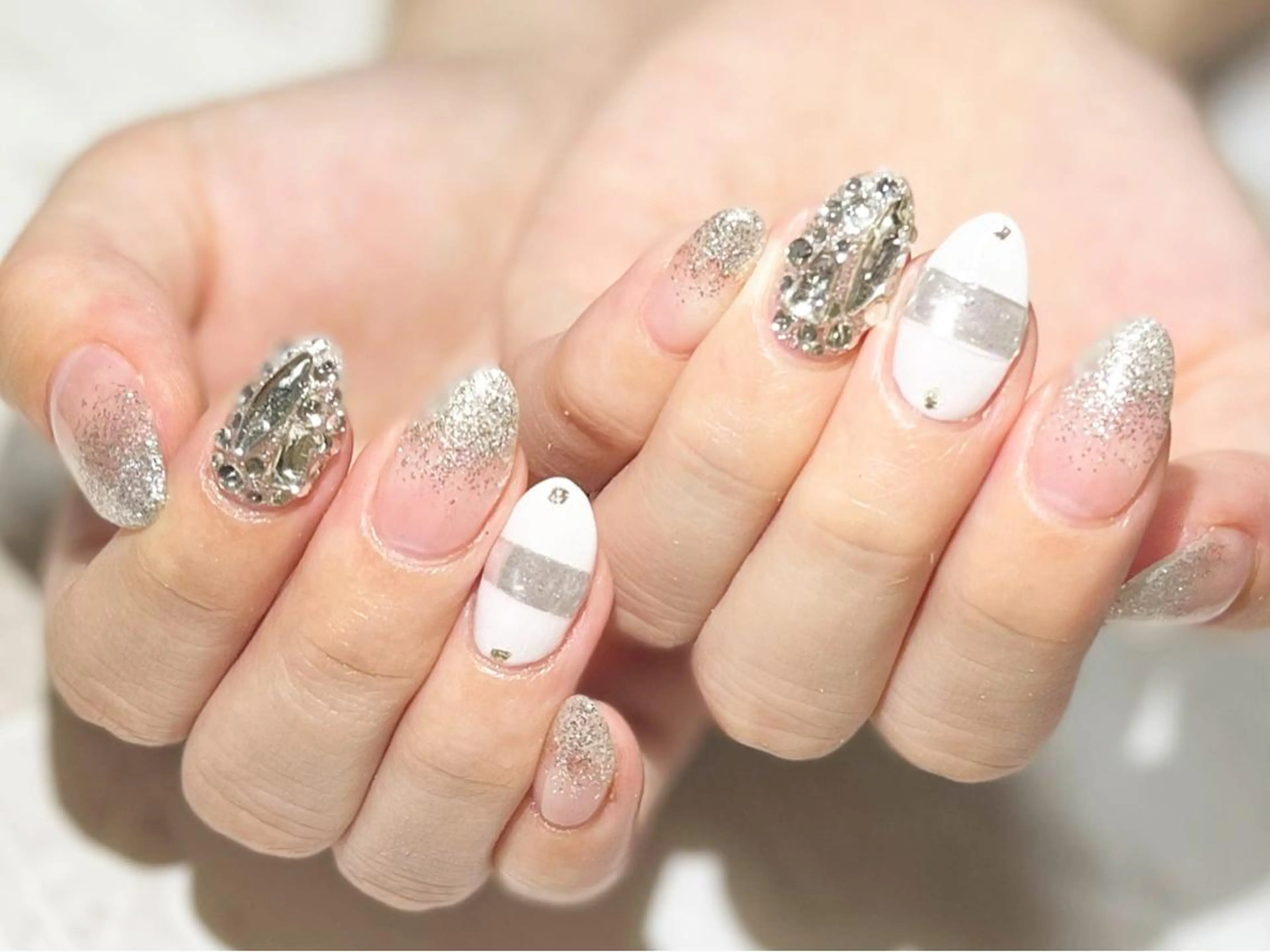 ネイル フットネイル ニュアンスネイル シルバー シンプルネイル 春ネイル nail fufla ♡yamane♡のネイルデザイン