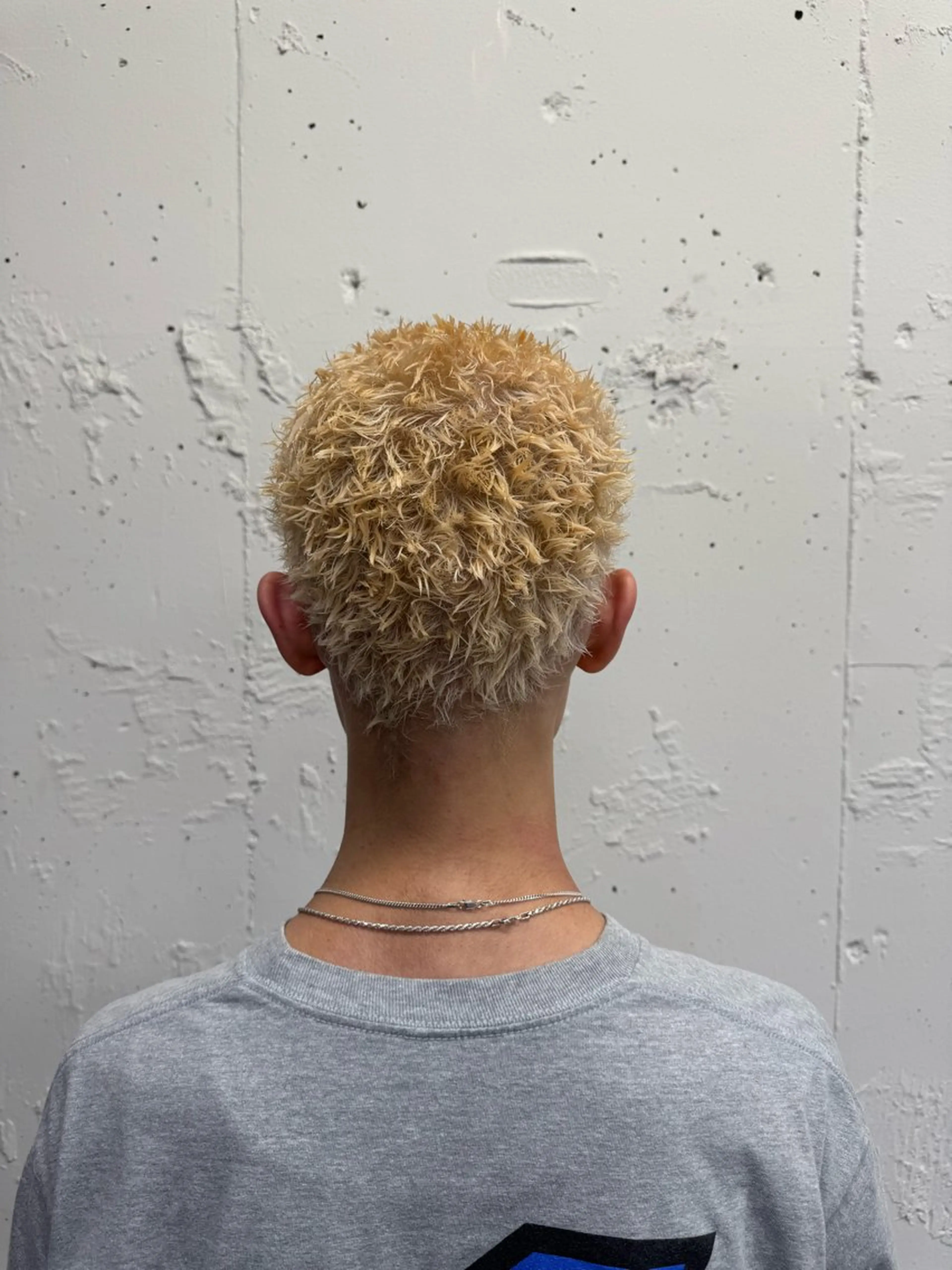 ショート カラー パーマ メンズ センターパート ダウンパーマ フェードカット メンズハイライト メンズパーマ カット ヘアカラー パーマ 💈メンズ特化💈 TASUKUのヘアスタイル