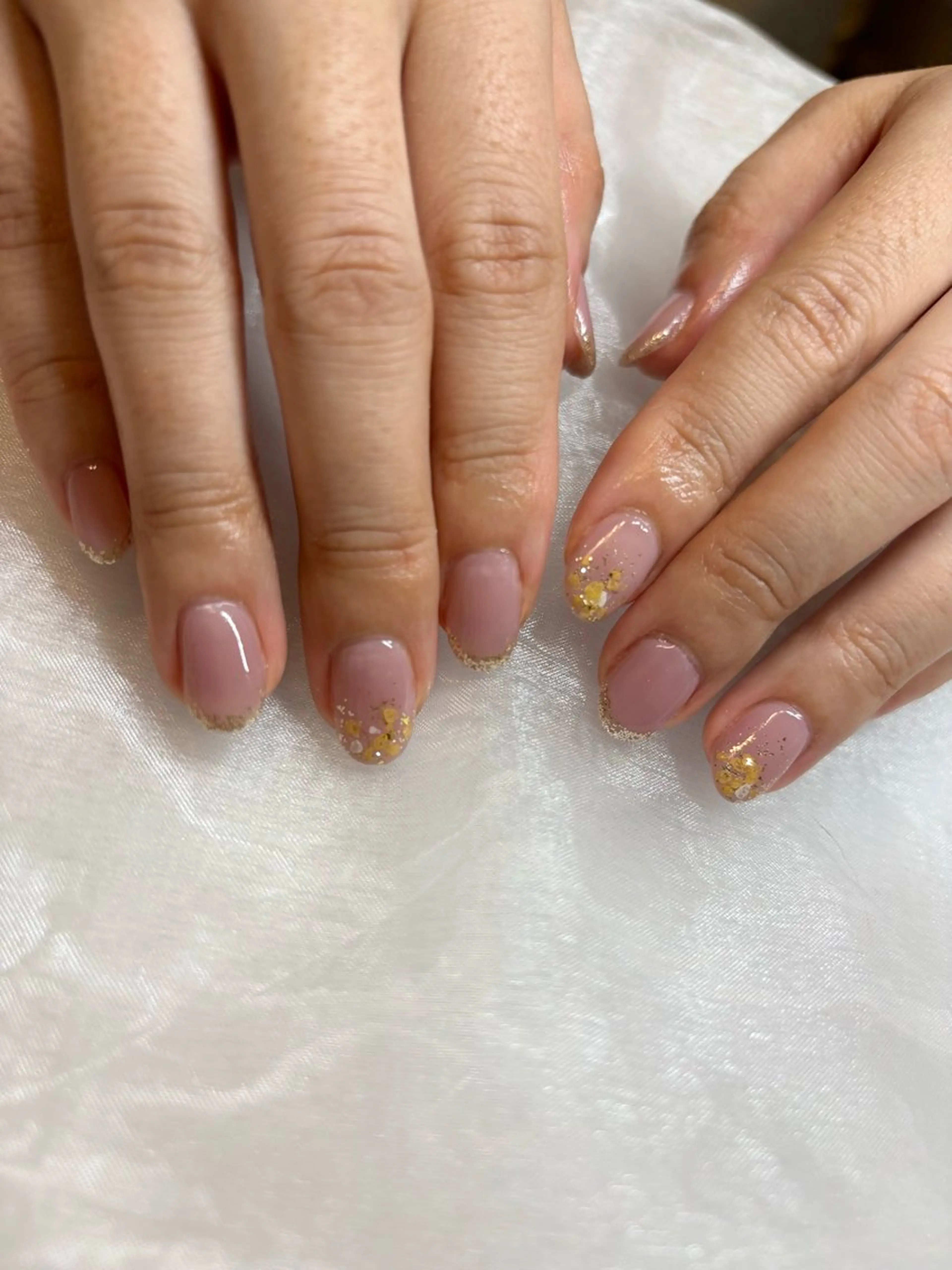 ネイル ゴールド ラメ(グリッター) ピンク 春ネイル ハンドネイル solna_ yuのネイルデザイン