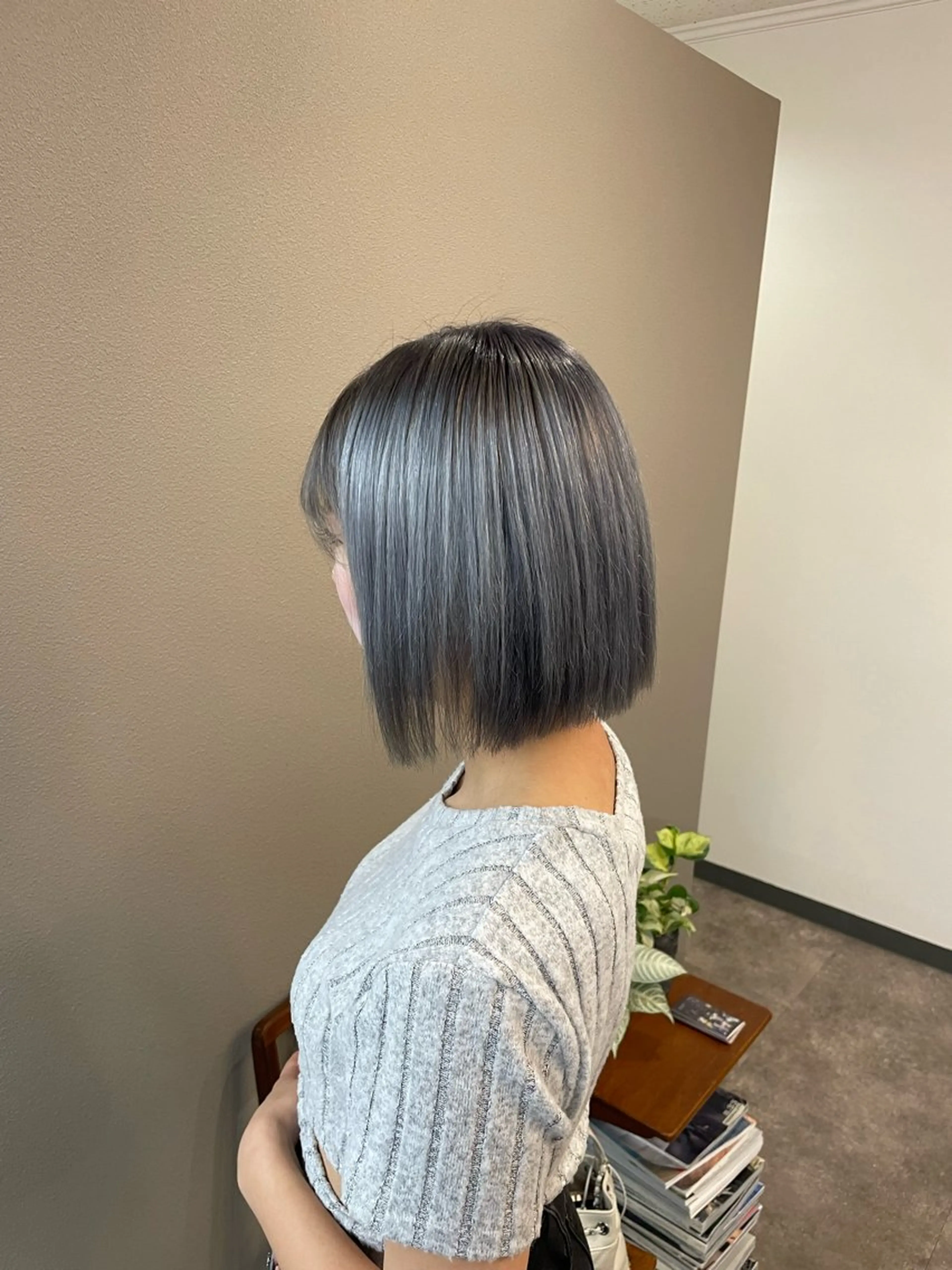 ミディアム カラー ブリーチ 透明感カラー グレージュ シルバー シルバーグレージュ ヘアカラー ❄️透明感カラー / ハイトーン❄️WAOのヘアスタイル