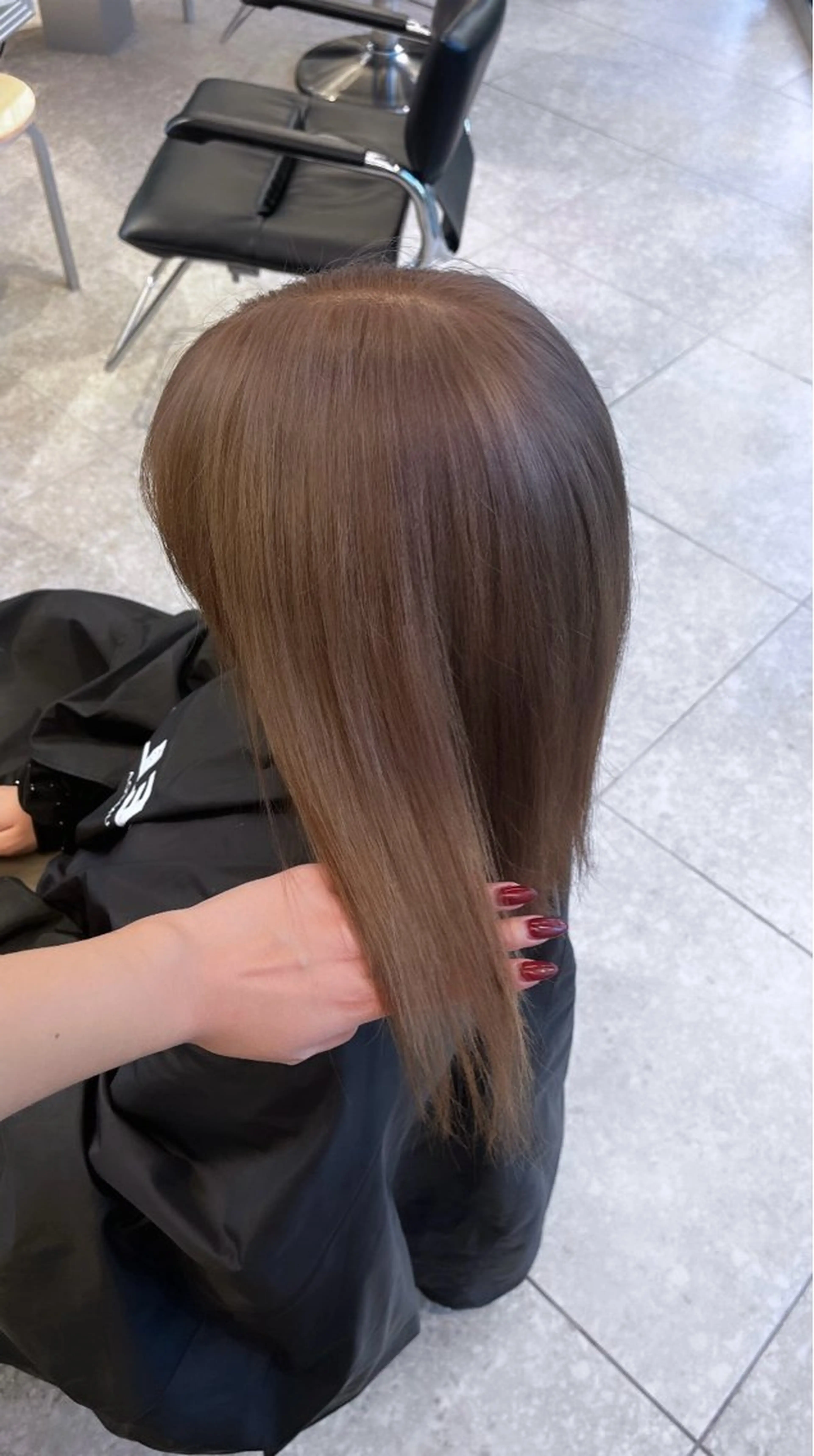 ミディアム カラー PELE/ミルクティ ー/NATSUKIのヘアスタイル