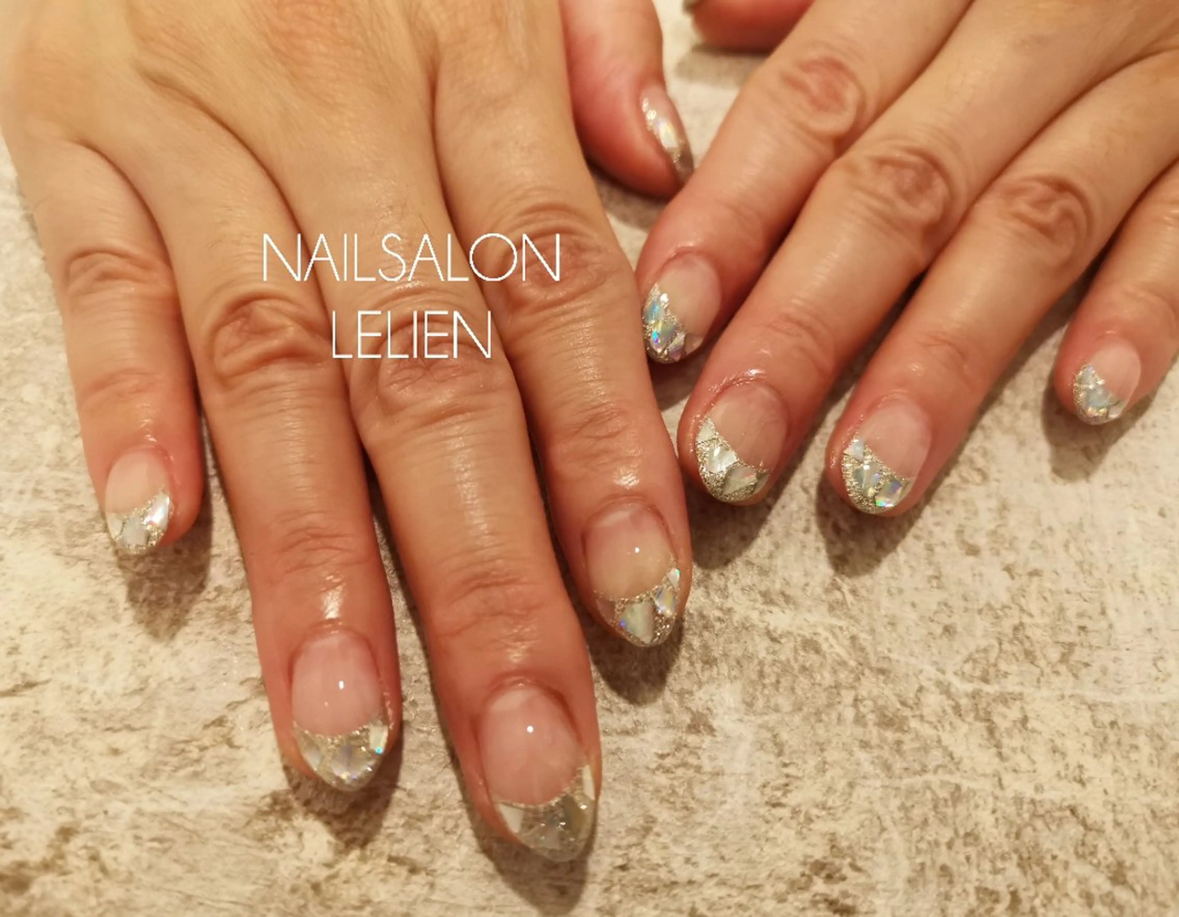 ネイル オーロラネイル フレンチネイル ガラスフレンチ シルバー ハンドネイル ネイルサロン Lelienルリエのネイルデザイン