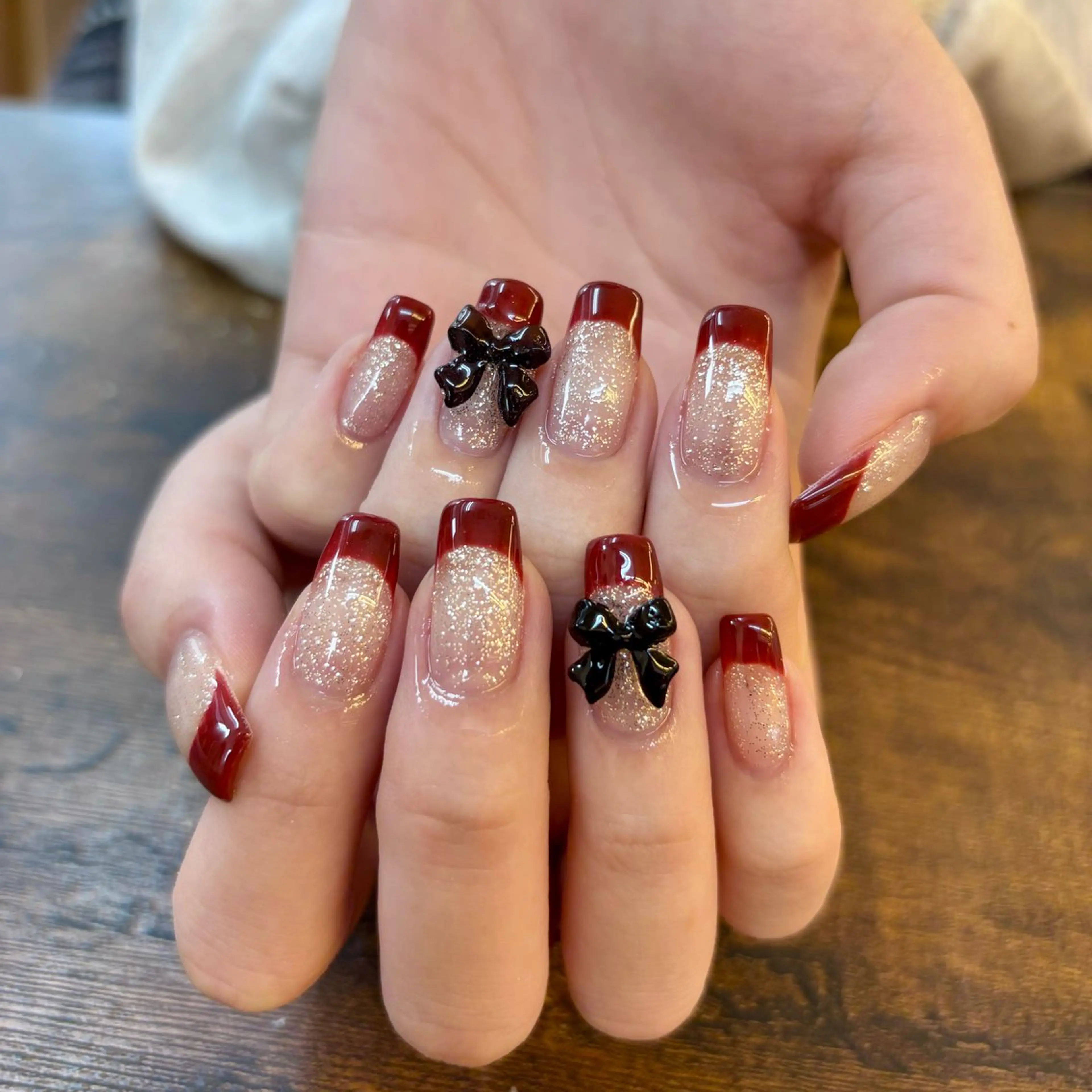 simpleコース💅持ち込み◎グラデーション・フレンチなど...スタッズ・スワロフスキー乗せ放題🖤カラー何色でも◎の写真