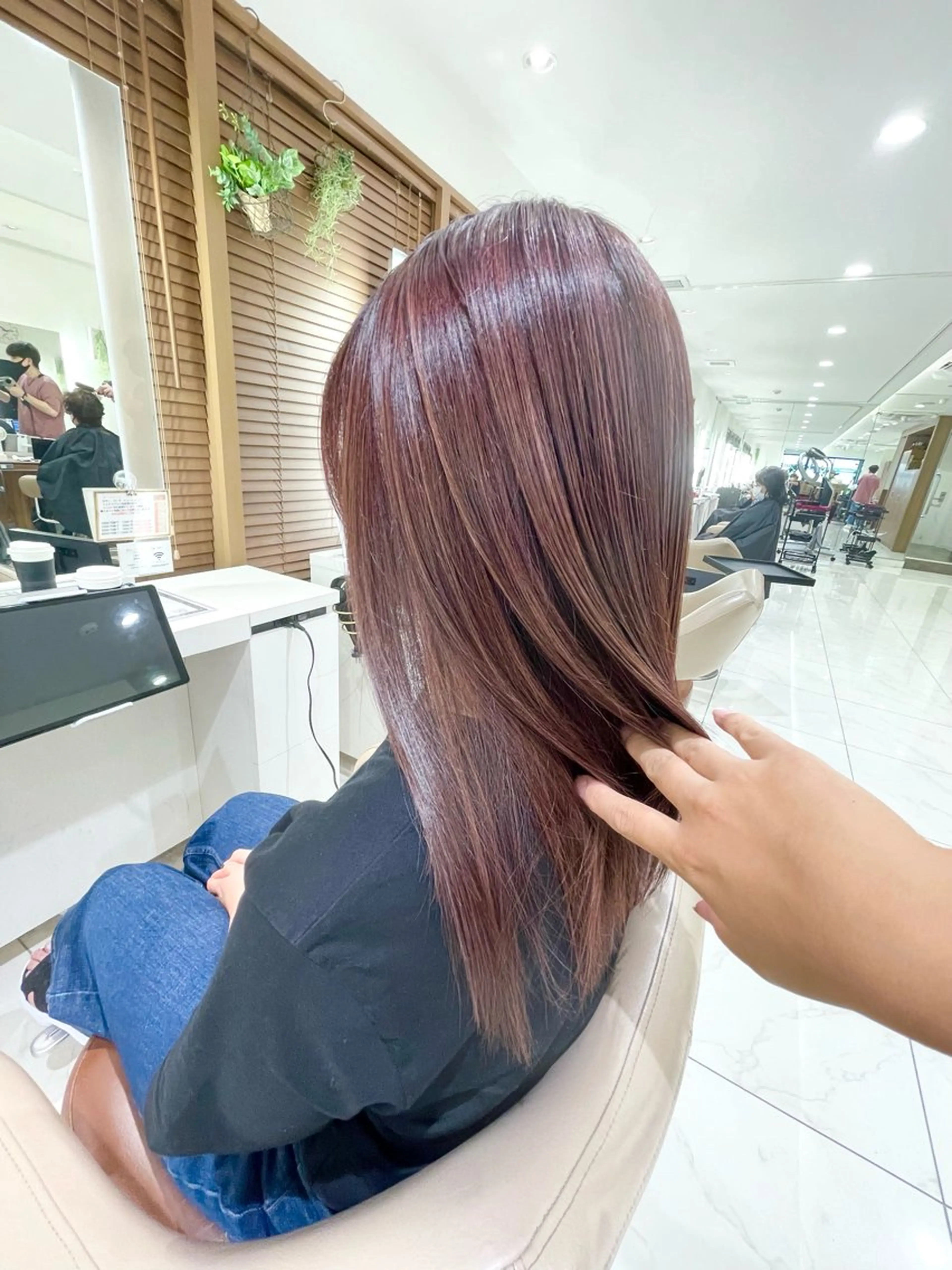 ロング カラー ハイライトカラー ハイライト カット ヘアカラー 清藤綾/脱白髪染め 白髪ぼかしハイライトのヘアスタイル