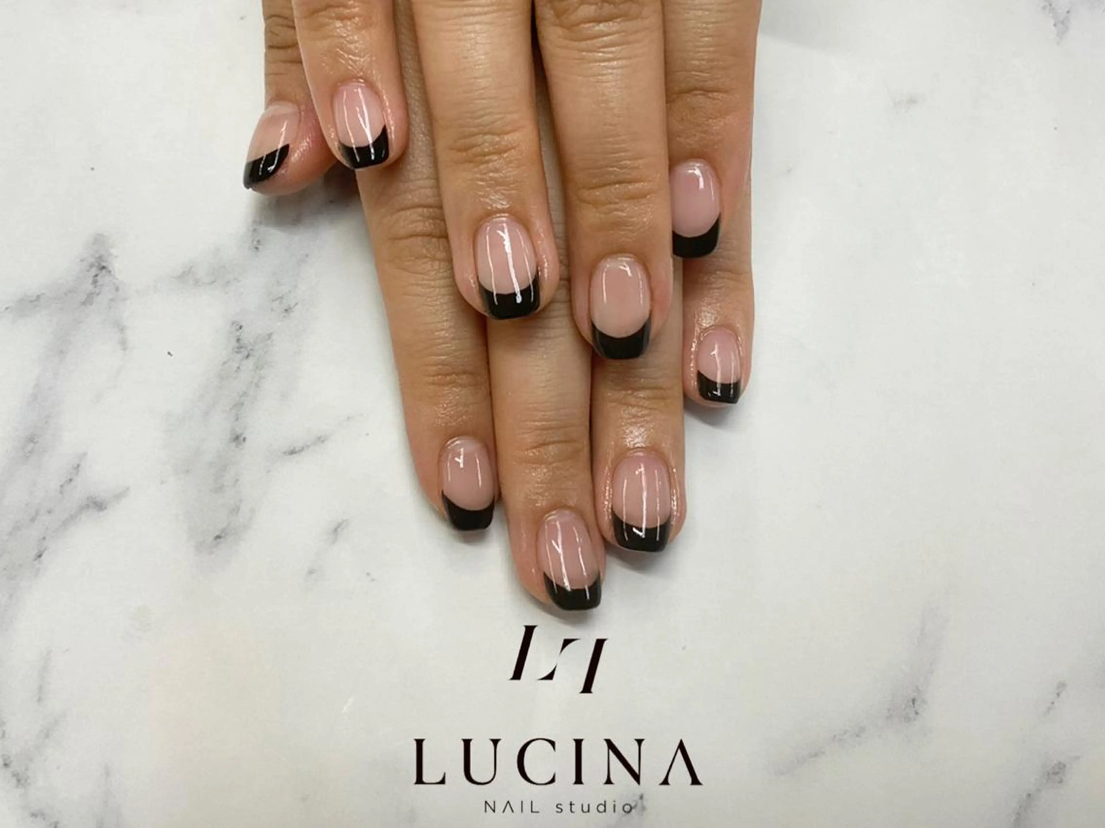 ネイル フレンチネイル 新橋 ルキナ スタッフのネイルデザイン