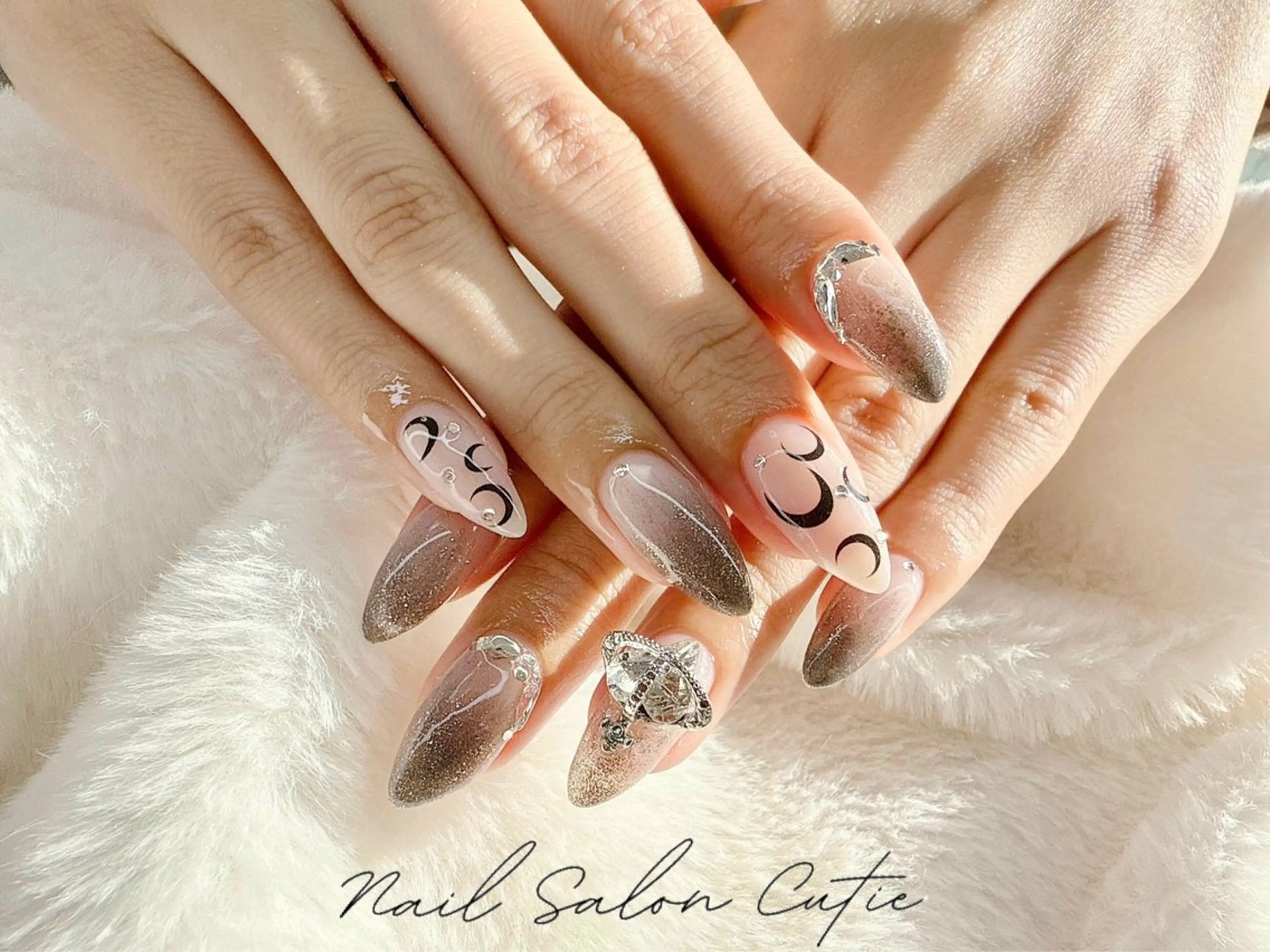 ネイル ジェルネイル 韓国ネイル 持ち込み オフィスネイル パラジェル 池袋ワンホンネイル SALE実施中のネイルデザイン