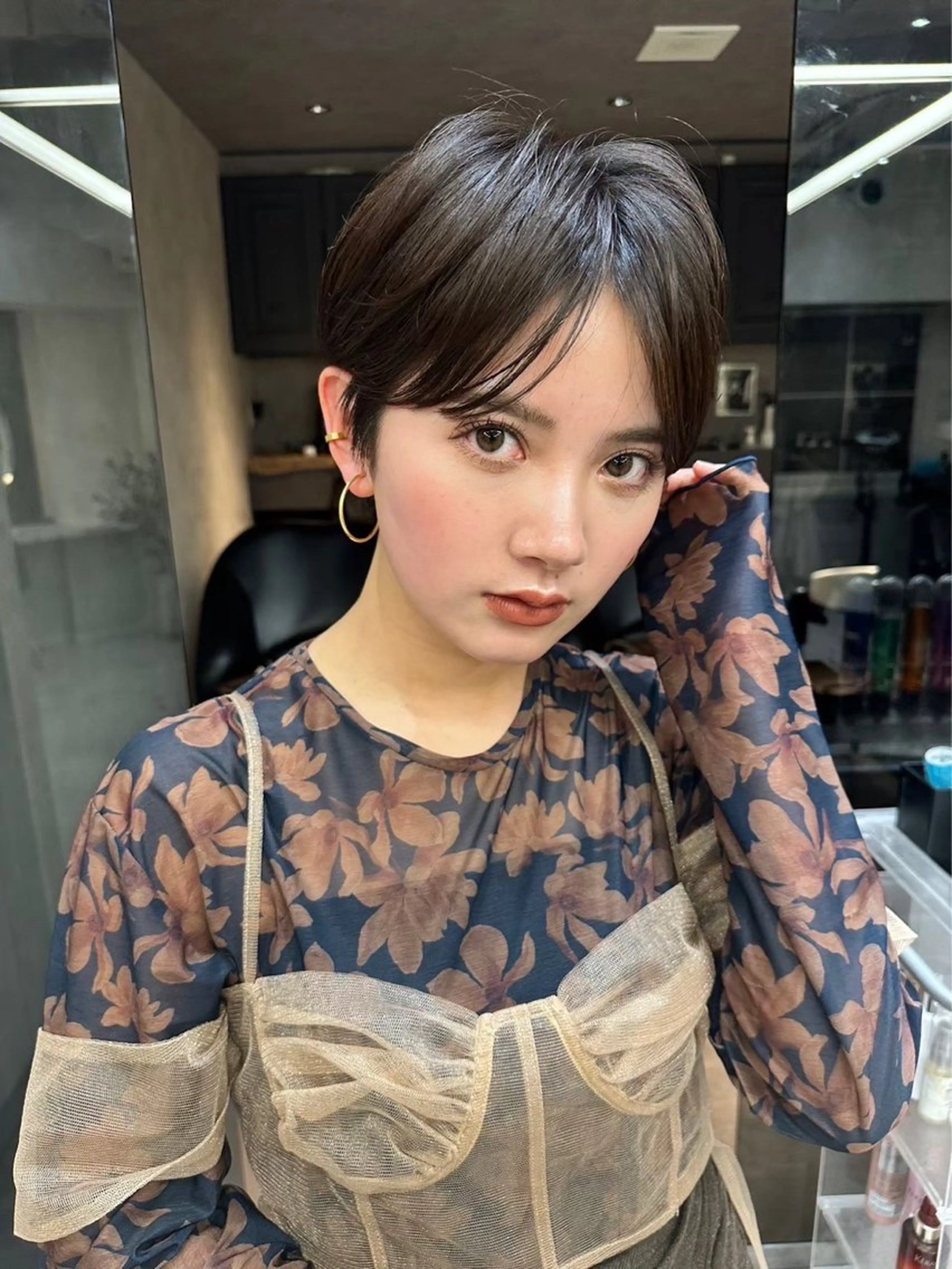 ショート レイヤー🤍 ベージュ🤍 聖奈のヘアスタイル