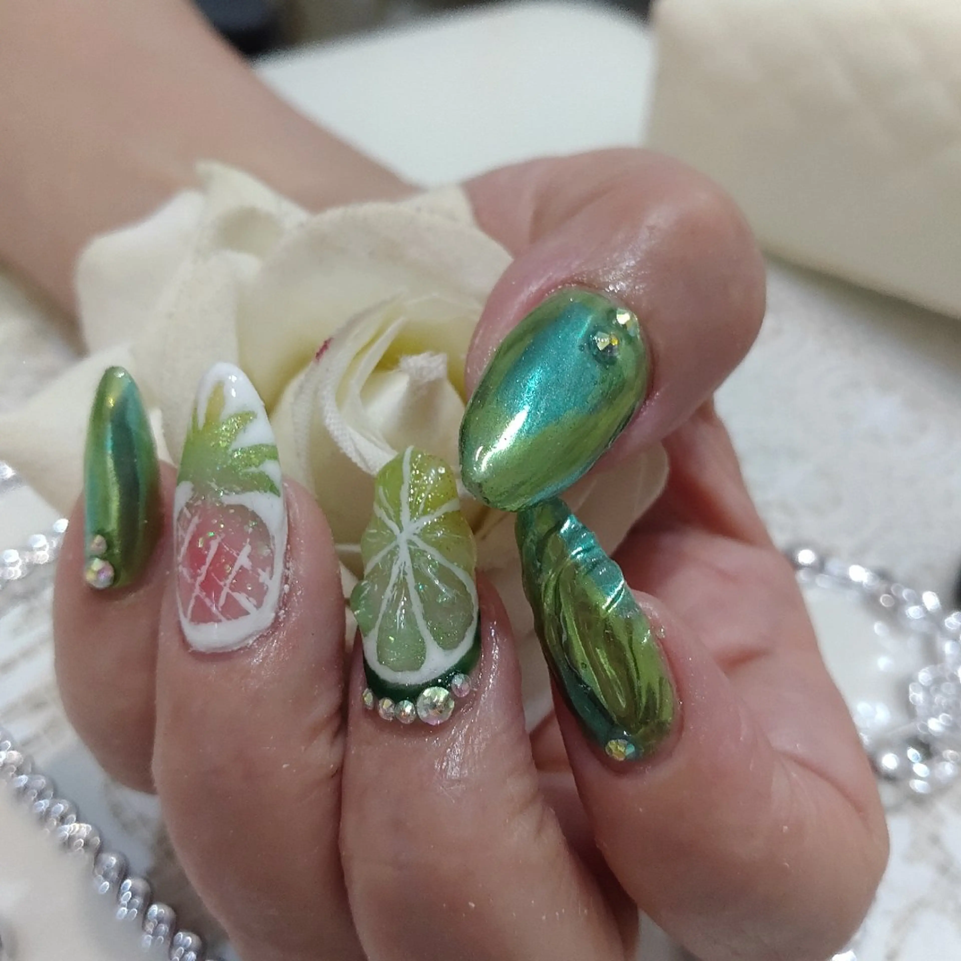 ネイル エステとネイル ローズコンフォートのネイルデザイン