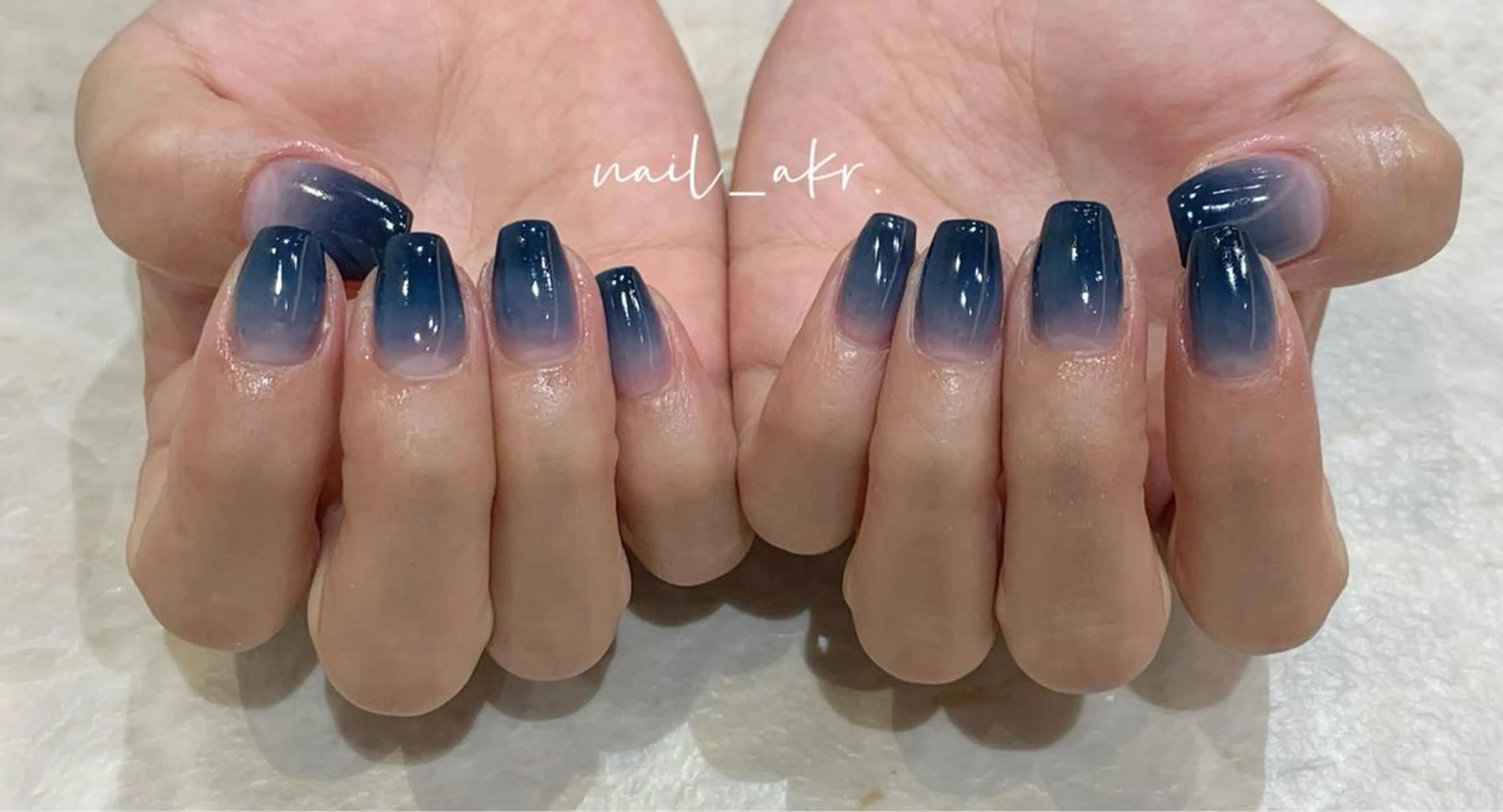 ネイル グラデーション ネイビー nailAVANCE akariのネイルデザイン