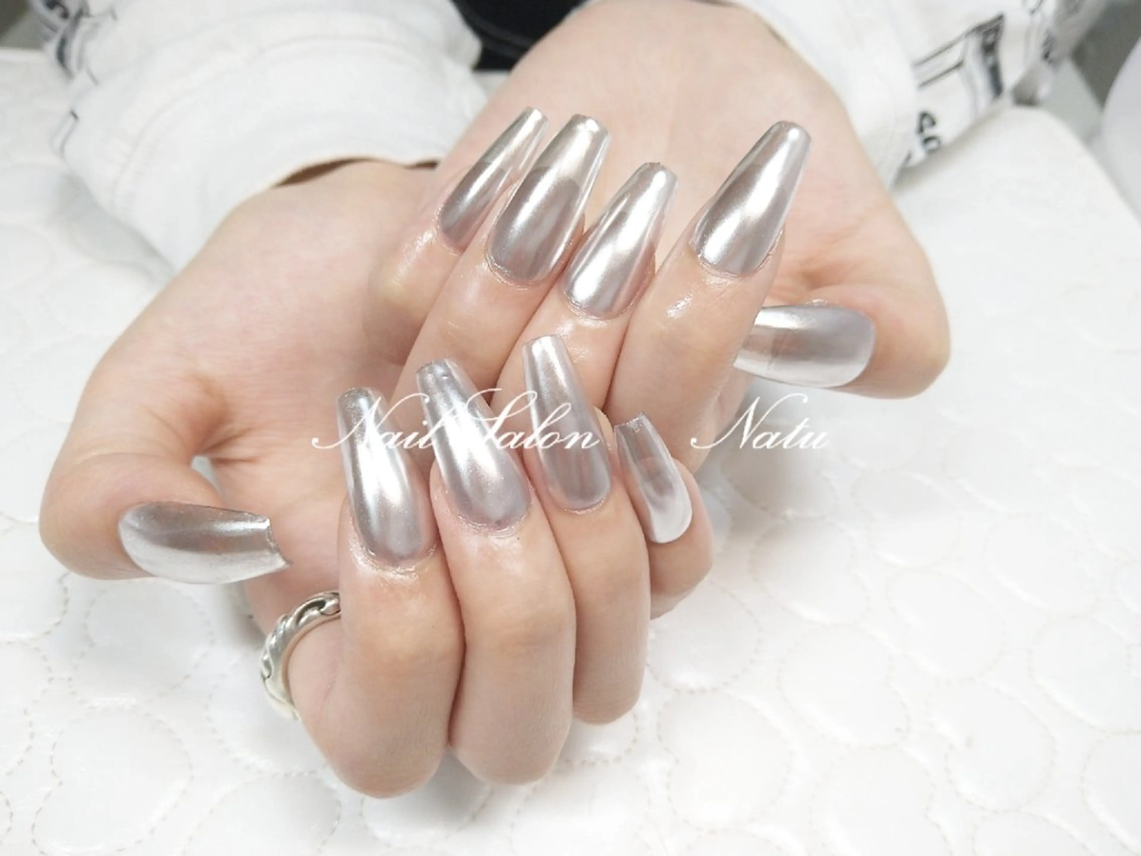 ネイル 長さ出し ミラーネイル nailsalon　 Natuのネイルデザイン