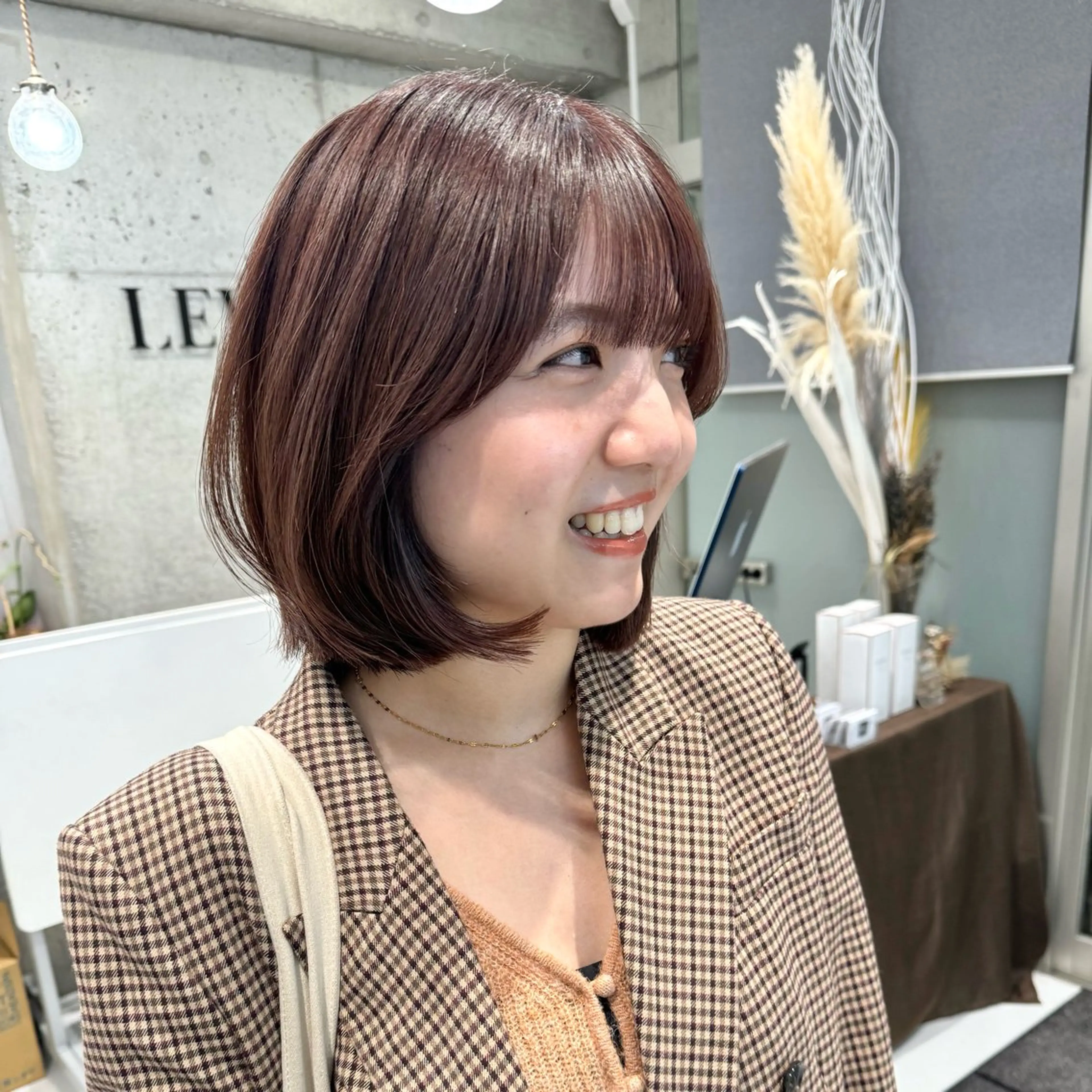 ミディアム カラー ベージュカラー ブラウンカラー ブラウンベージュ ボブ 会田有紀 /切りっぱなしボブのヘアスタイル