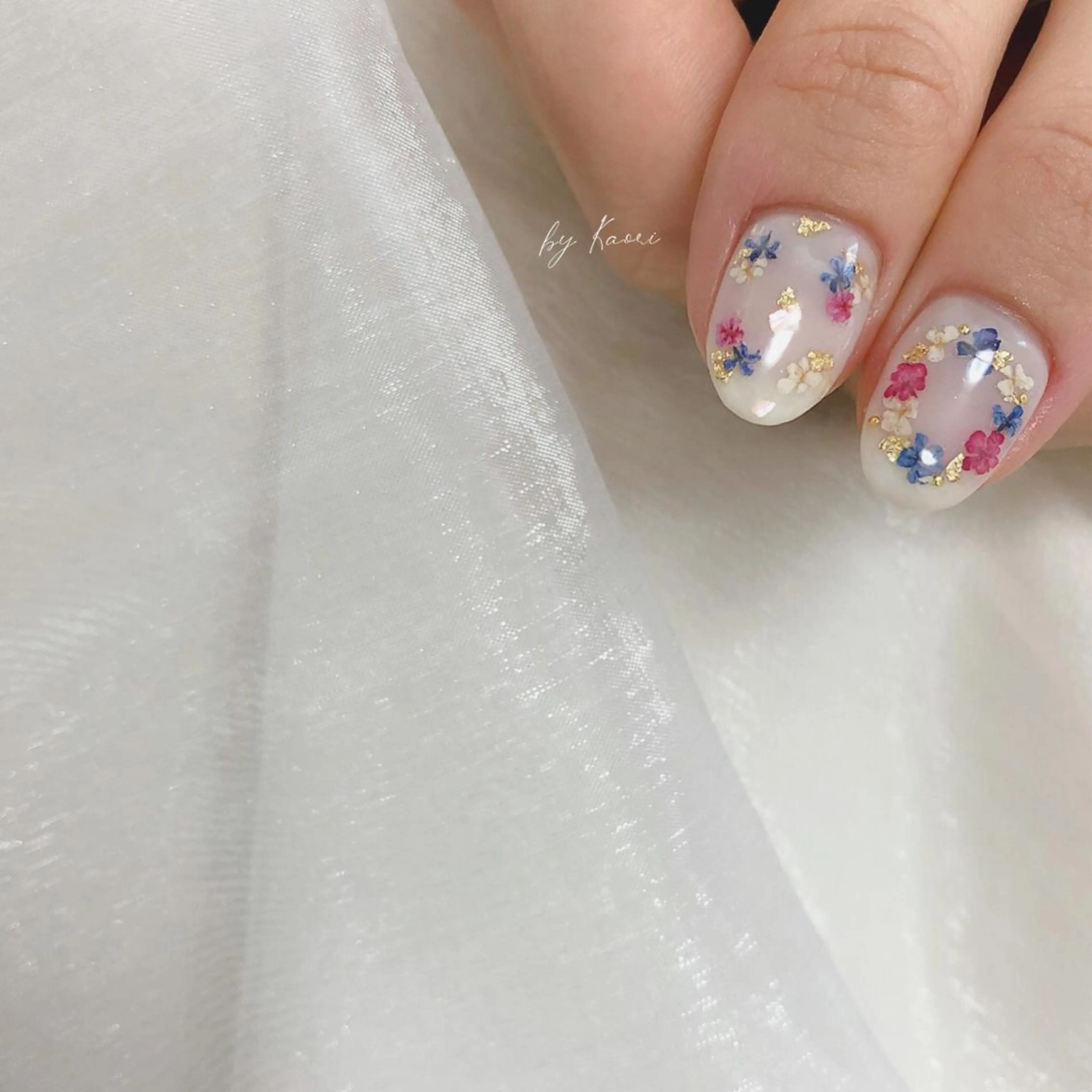 ネイル オーロラネイル ブラウン カジュアル フラワーネイル フットネイル _Defi_ by Kaoriのネイルデザイン