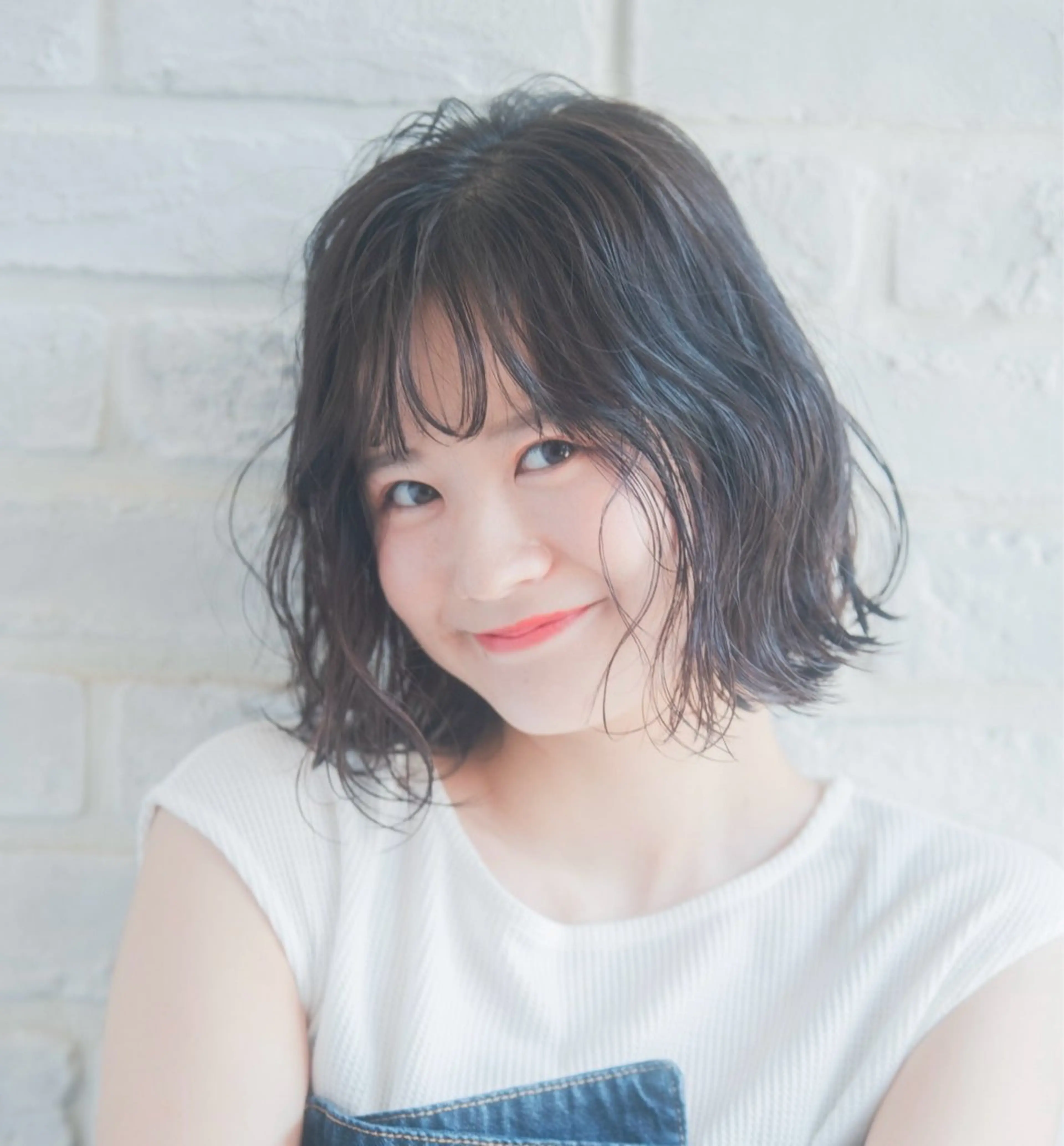 ミディアム 岡本 葵のヘアスタイル