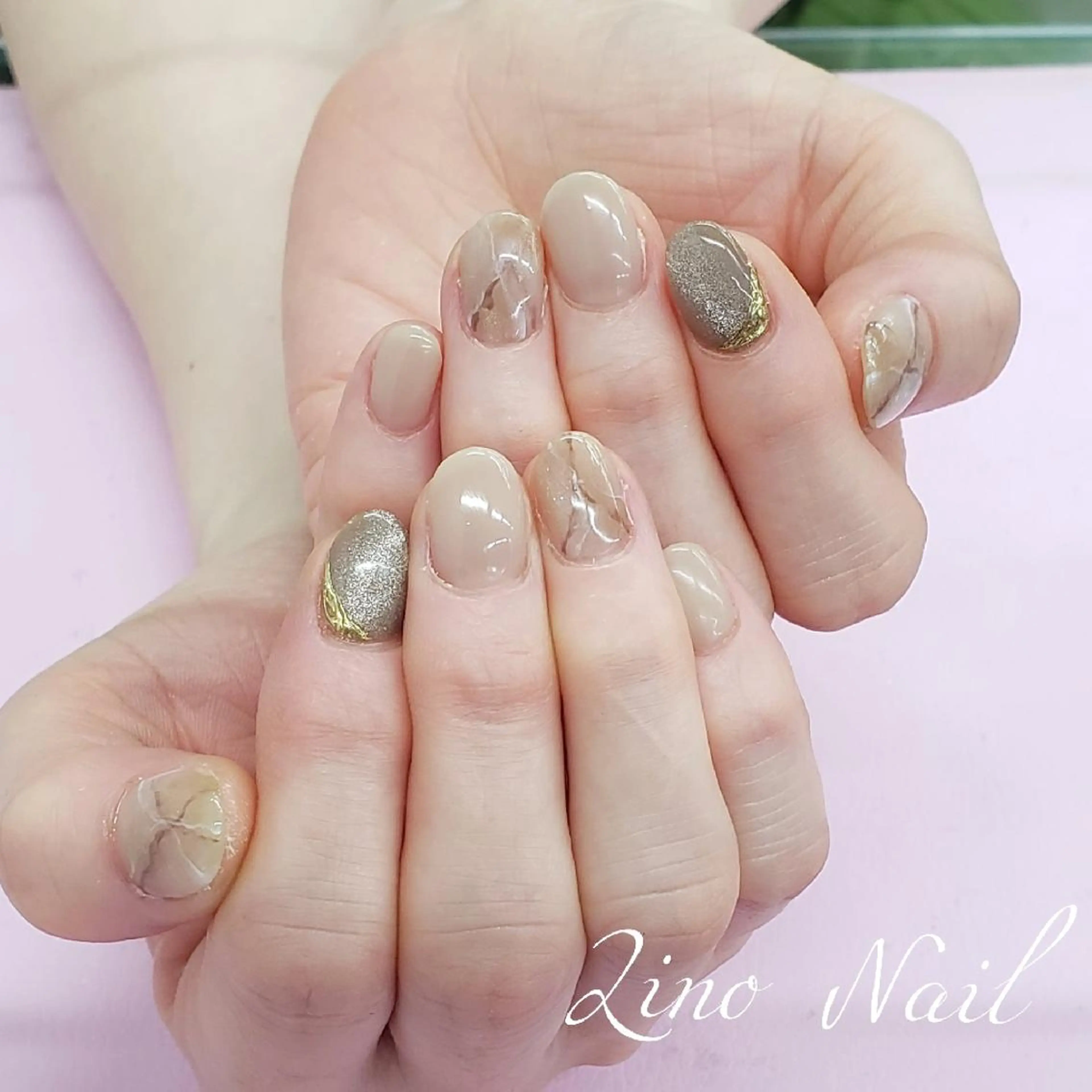 ネイル ブラウン カジュアル ジェルネイル キラキラネイル マグネットネイル ハンドネイル Lino Nailのネイルデザイン