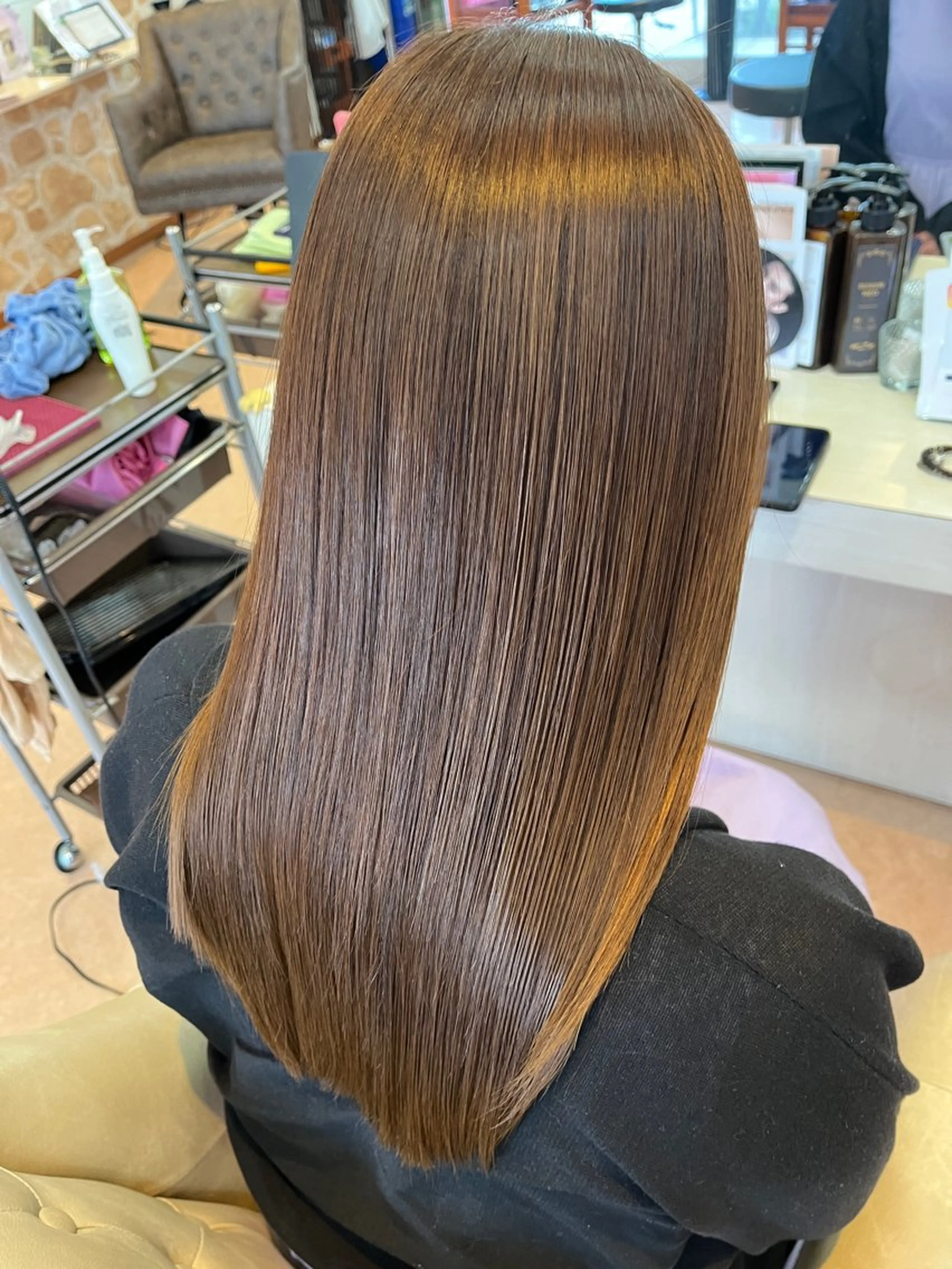 ミディアム 土肥 美羽のヘアスタイル