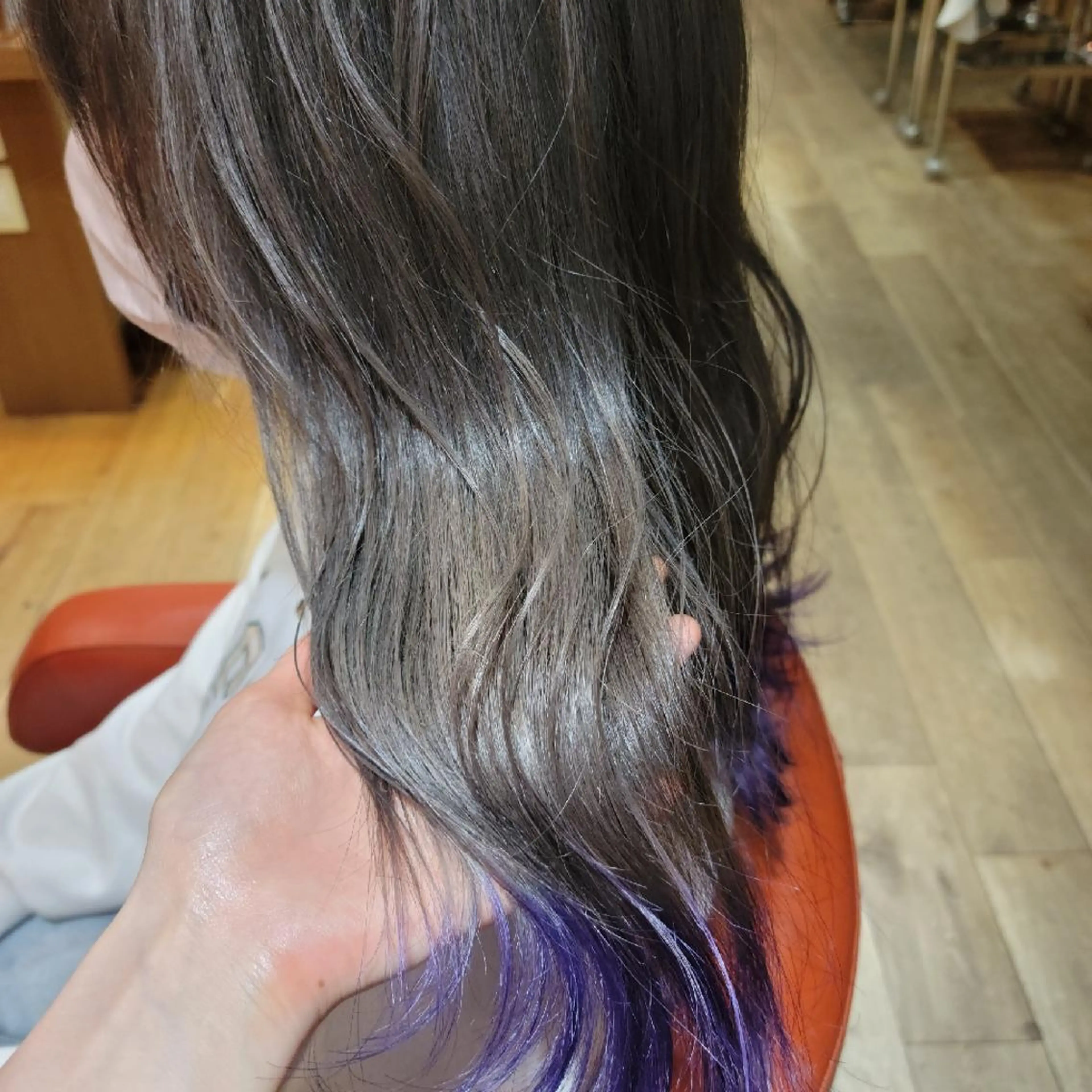 ロング カラー ブリーチ 透明感カラー ヘアカラー トリートメント 森岡 紗羽のヘアスタイル