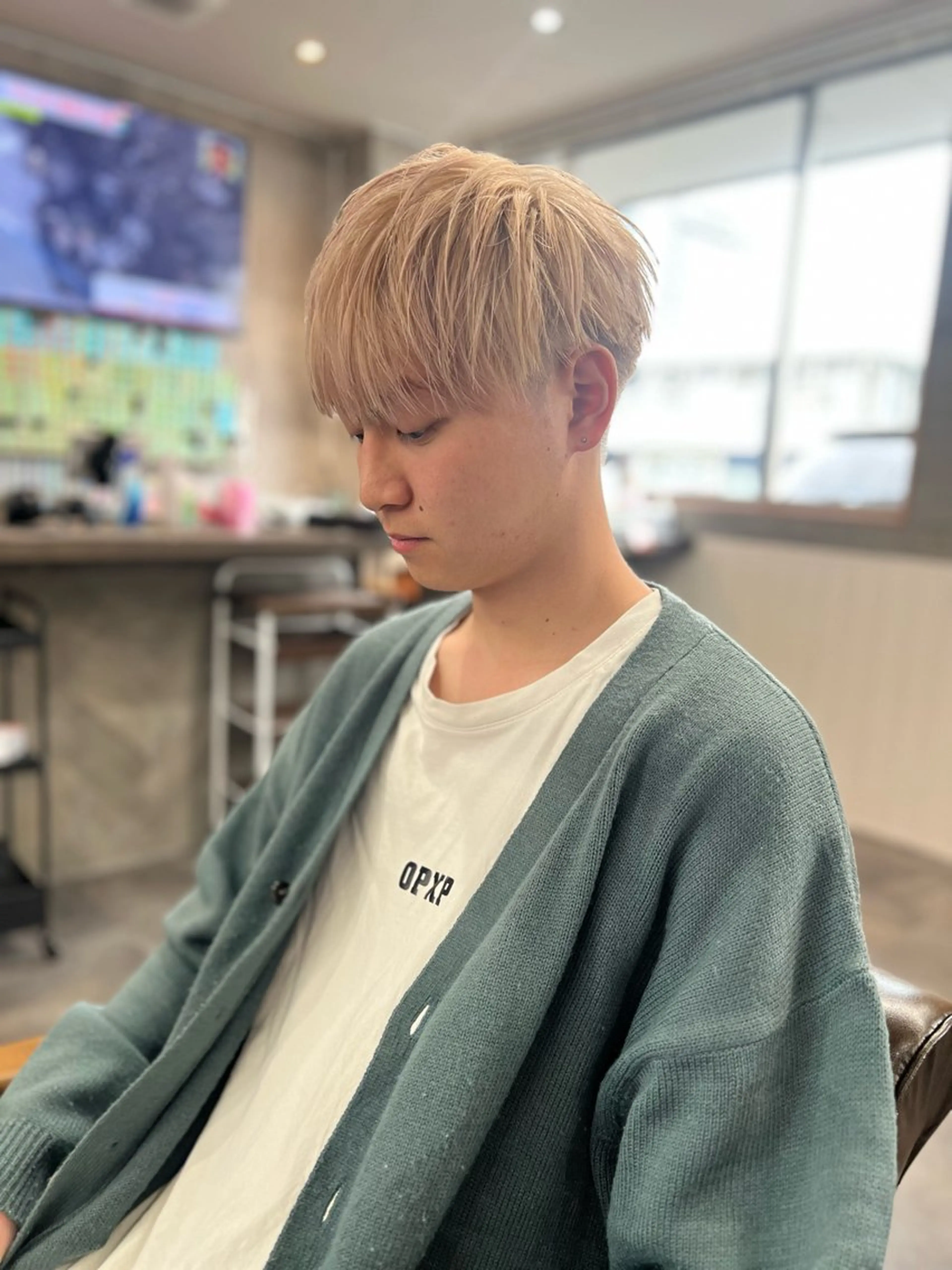 ショート カラー ブリーチ ブロンド ケアブリーチ LE Nのヘアスタイル