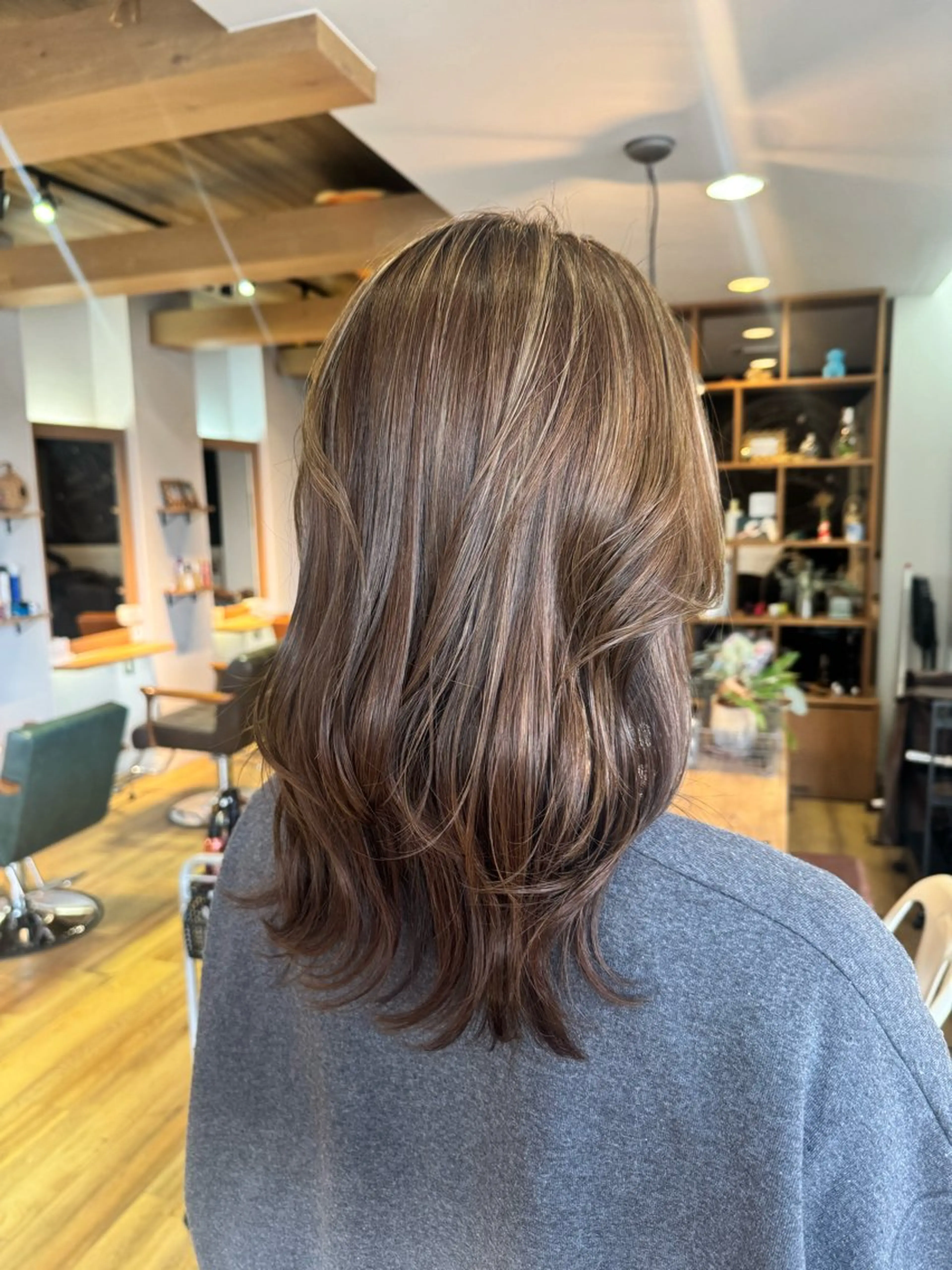 ロング カラー アッシュ ツキダテ ユイのヘアスタイル