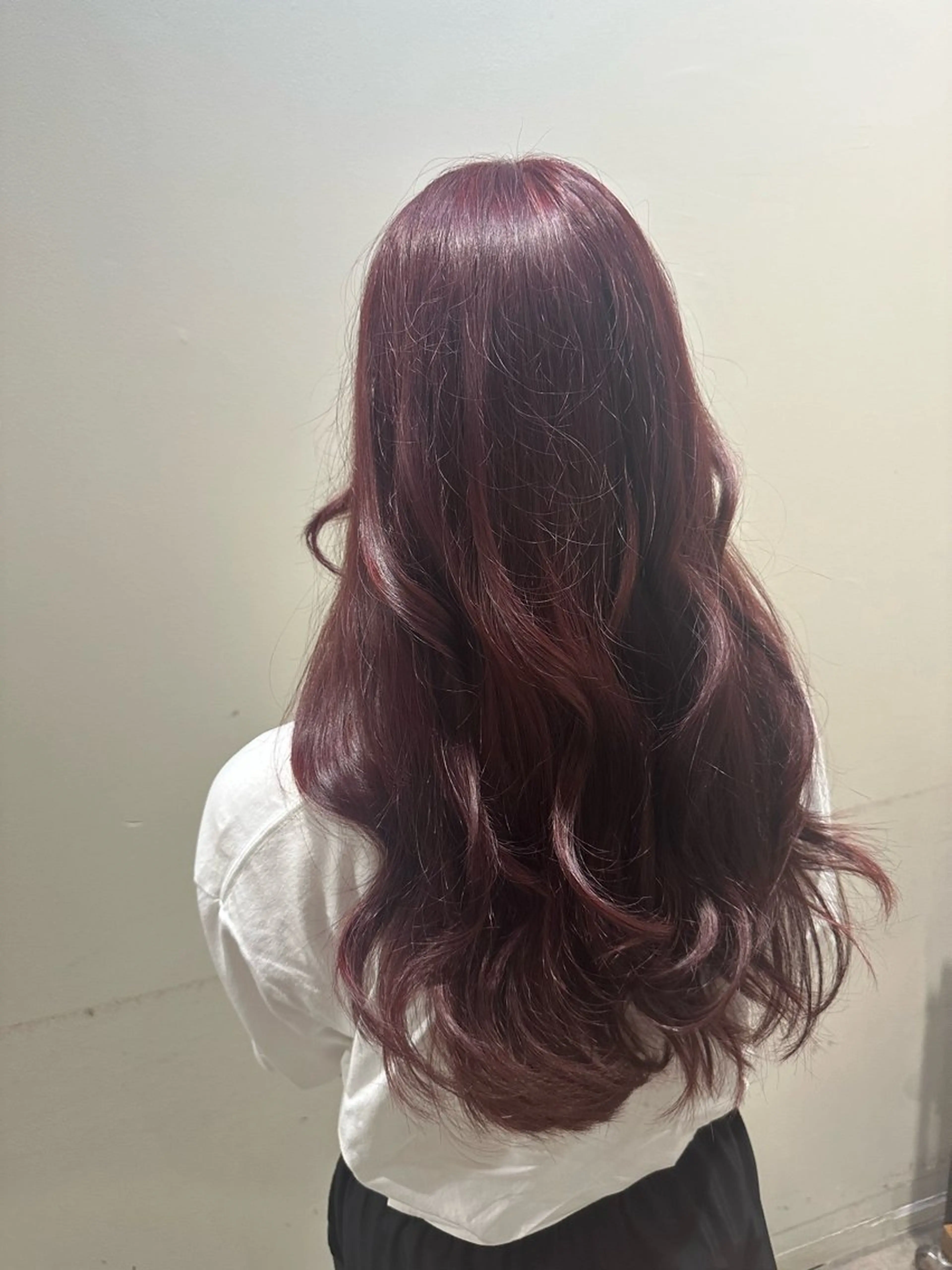 ロング カラー レッドカラー ヘアカラー トリートメント RINA .のヘアスタイル