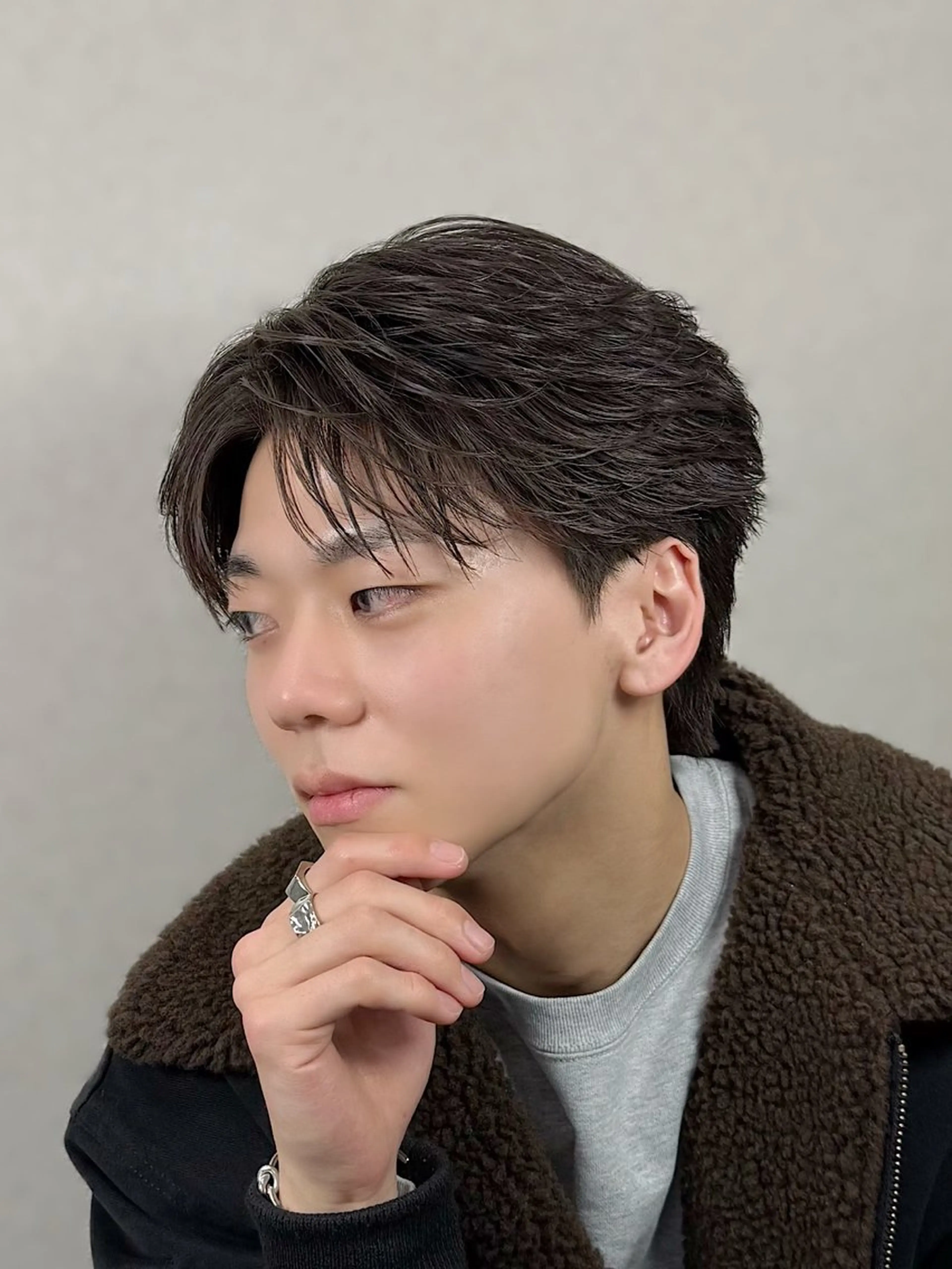 ミディアム パーマ メンズ ミディアムパーマ フェザーパーマ メンズパーマ カット パーマ ヘアセット SLASHメンズ専門 大西郁也のヘアスタイル