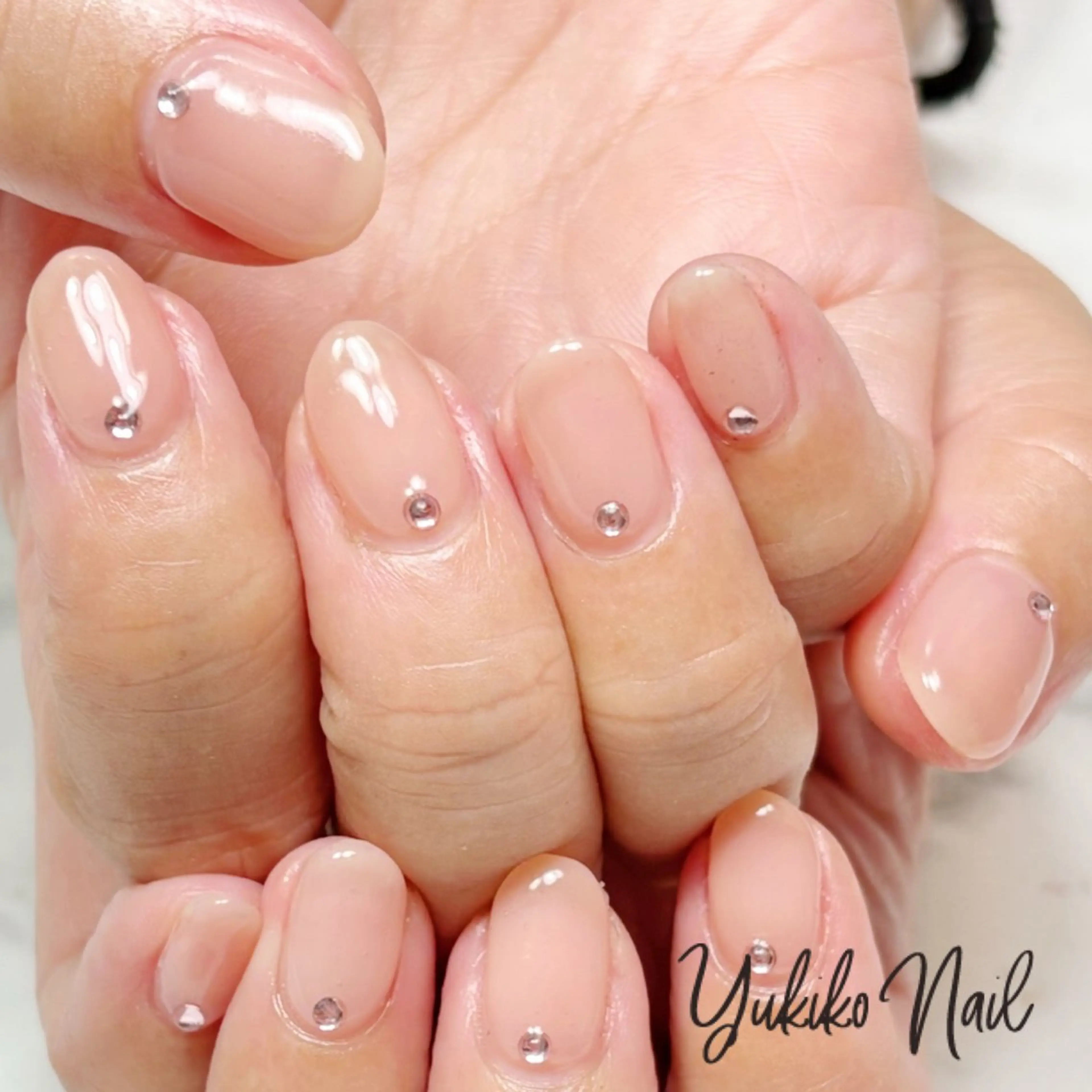 ネイル オフィスネイル ワンカラーネイル ピンク シンプルネイル ストーンネイル ハンドネイル ユキコ ネイルのネイルデザイン