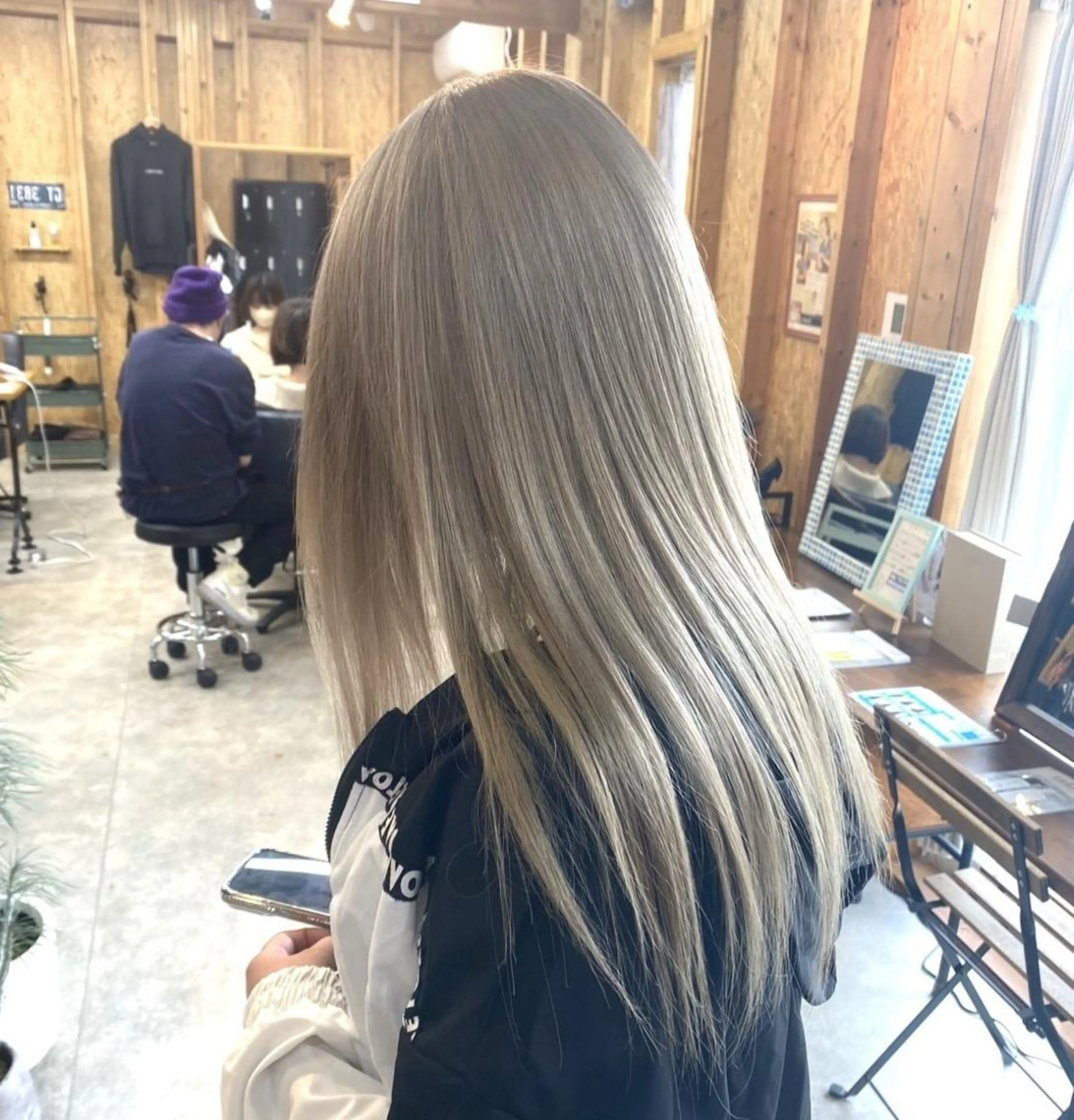 ミディアム 透けるミルクティー ☕赤味ゼロ★はる吉のヘアスタイル