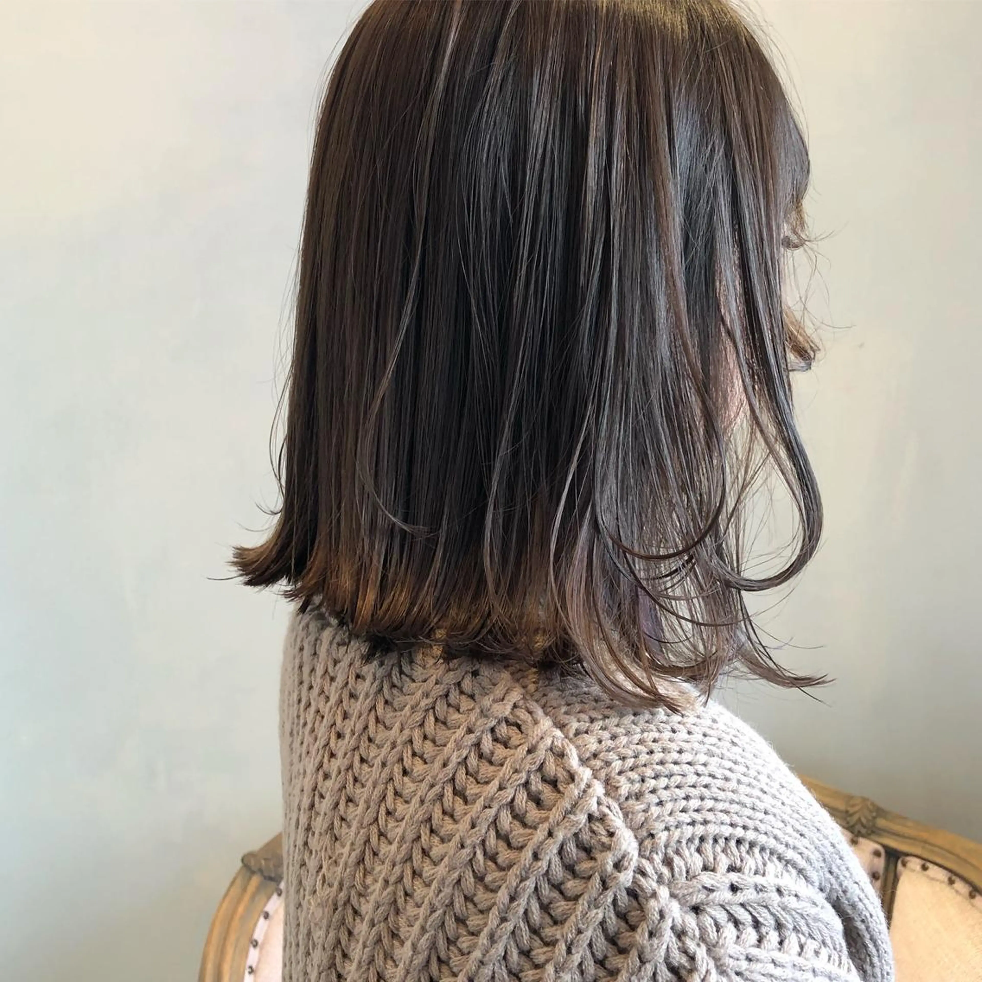 ミディアム カラー アッシュ アッシュグレー アッシュグレージュ グレージュ レイヤーカット 相川 愛実のヘアスタイル