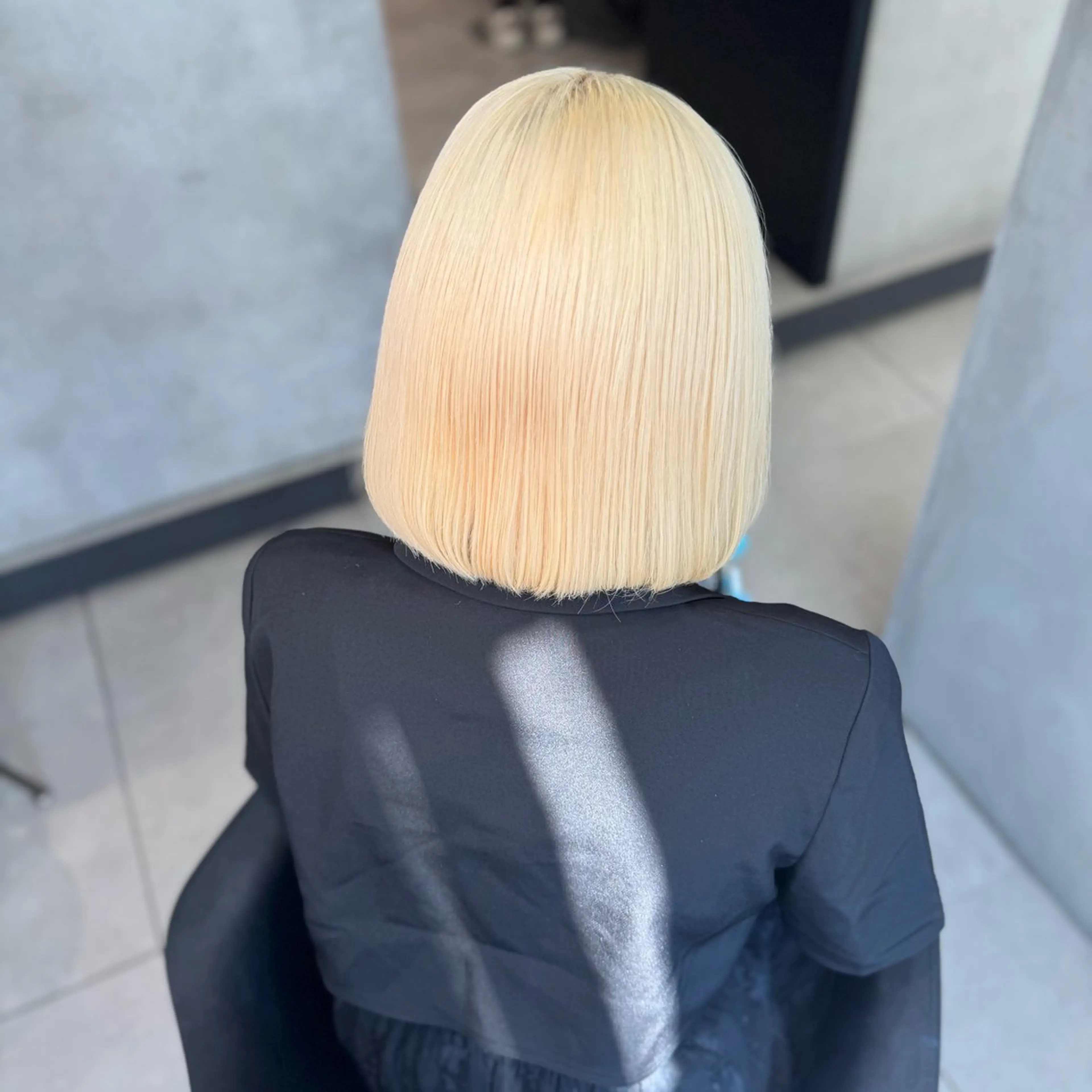 ミディアム カラー ブリーチ 抜きっぱなしブロンド ブロンド ヘアカラー 大阪 梅田/ ハイトーン/エクステのヘアスタイル