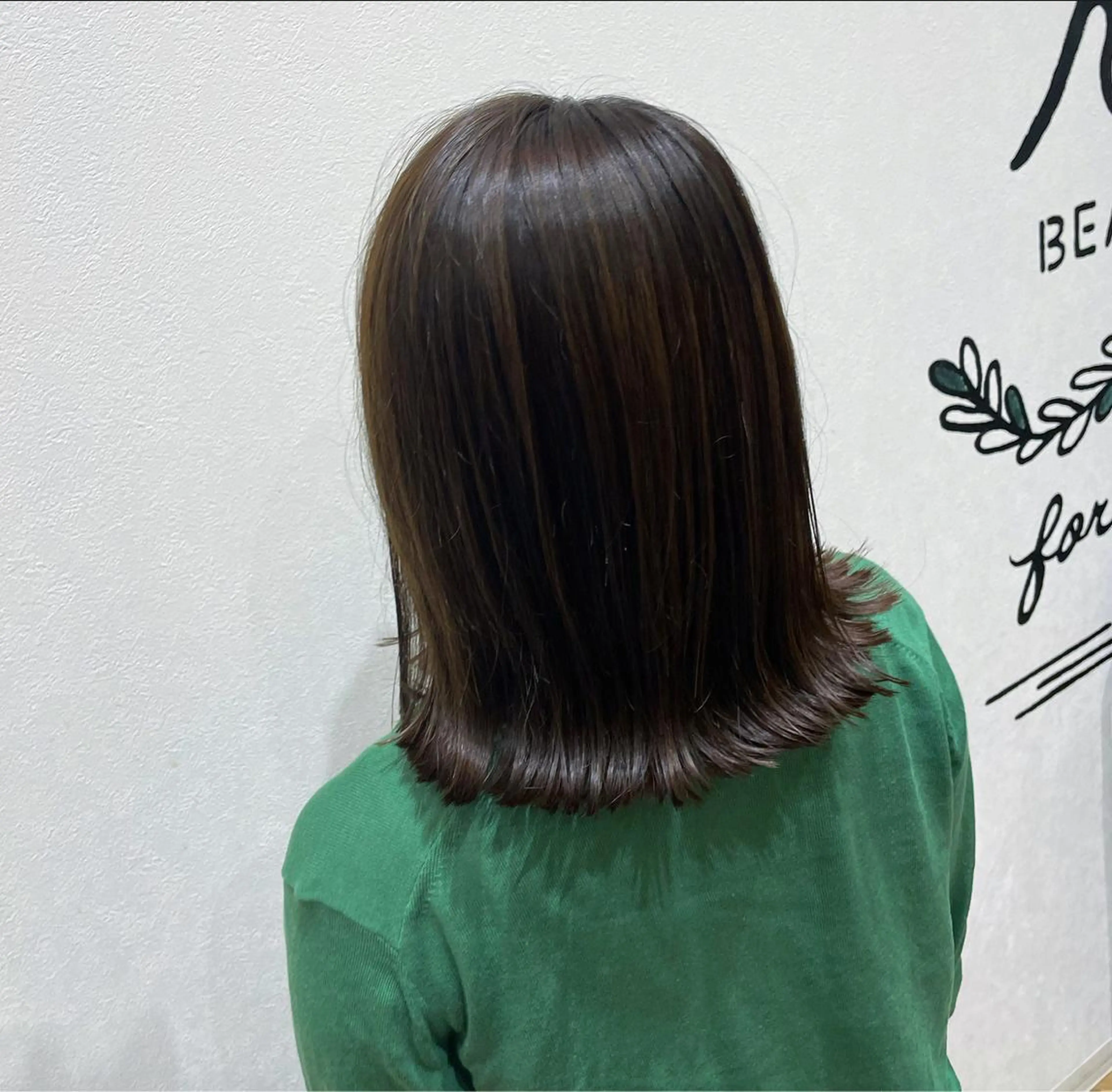 セミロング 外ハネヘア カット ナチュラルカラー 児玉優香のヘアスタイル