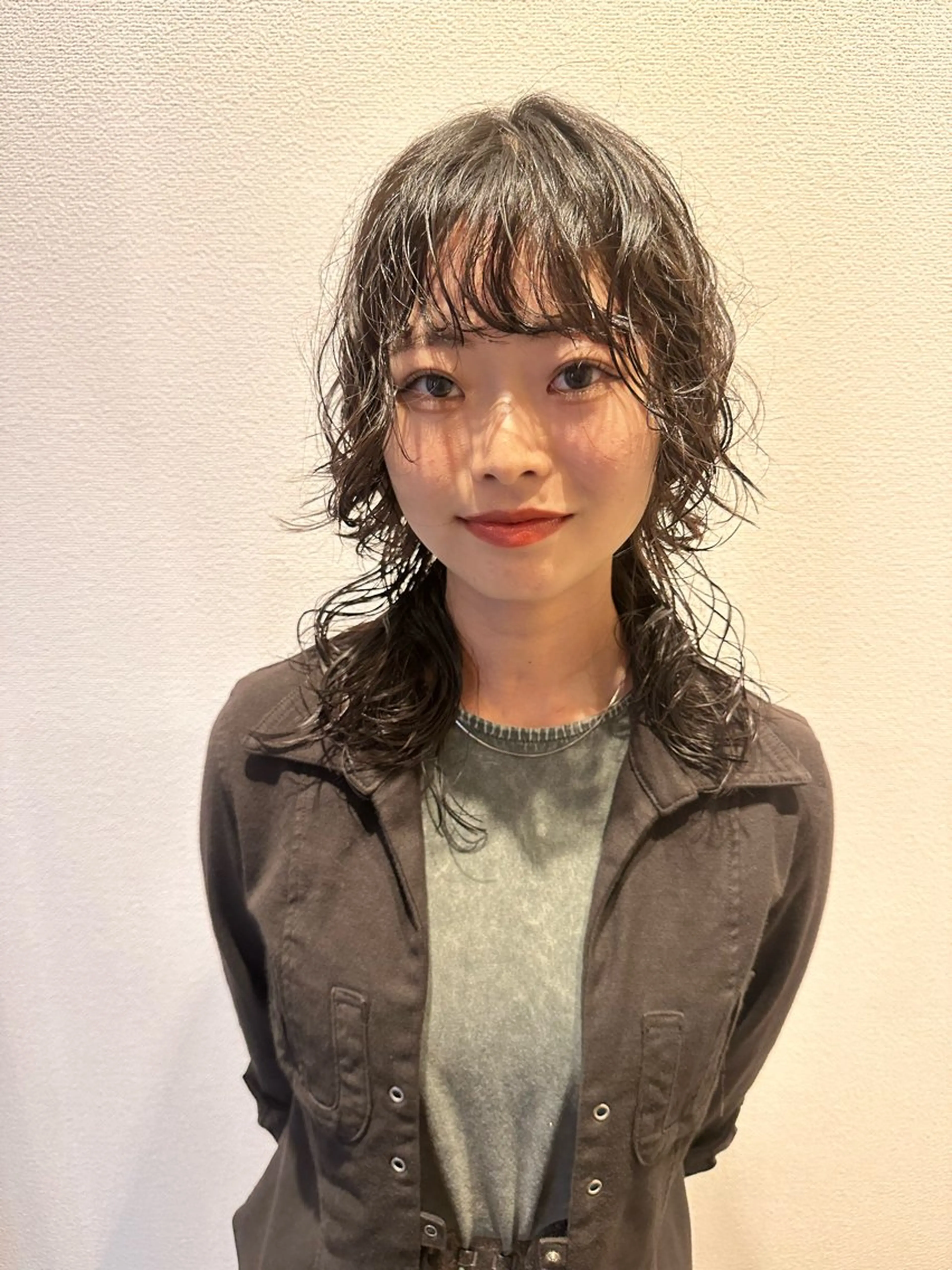 セミロング パーマ セミロングパーマ ウルフカット ぱる/透明感カラー パーマ/カットのヘアスタイル