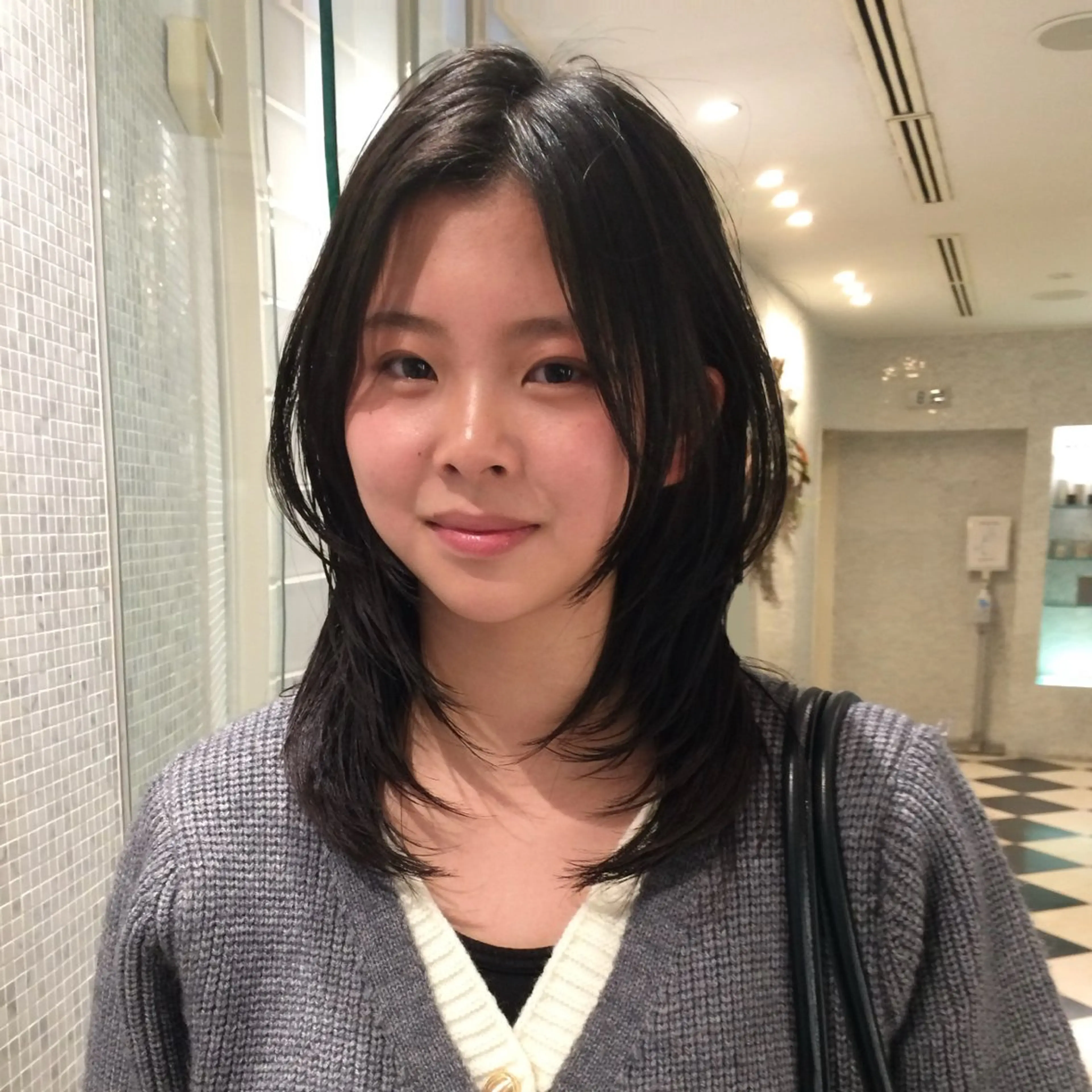 ミディアム ミディアムレイヤー 顔周りカット レイヤーカット 栄/レイヤーカット/ ベージュカラー/モモのヘアスタイル