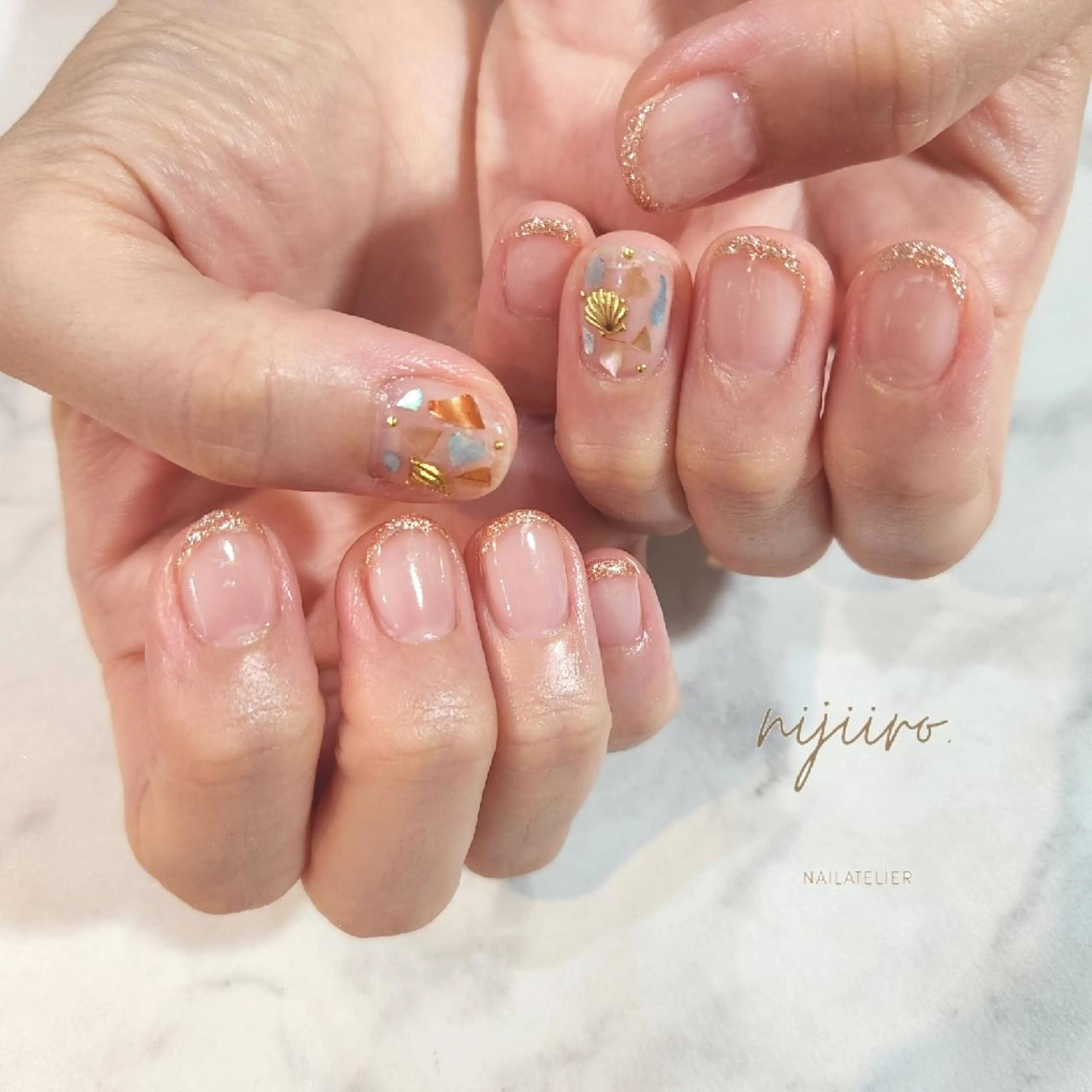 ネイル フレンチネイル ラメ(グリッター) ハンドネイル nijiiro🌈 サトウのネイルデザイン