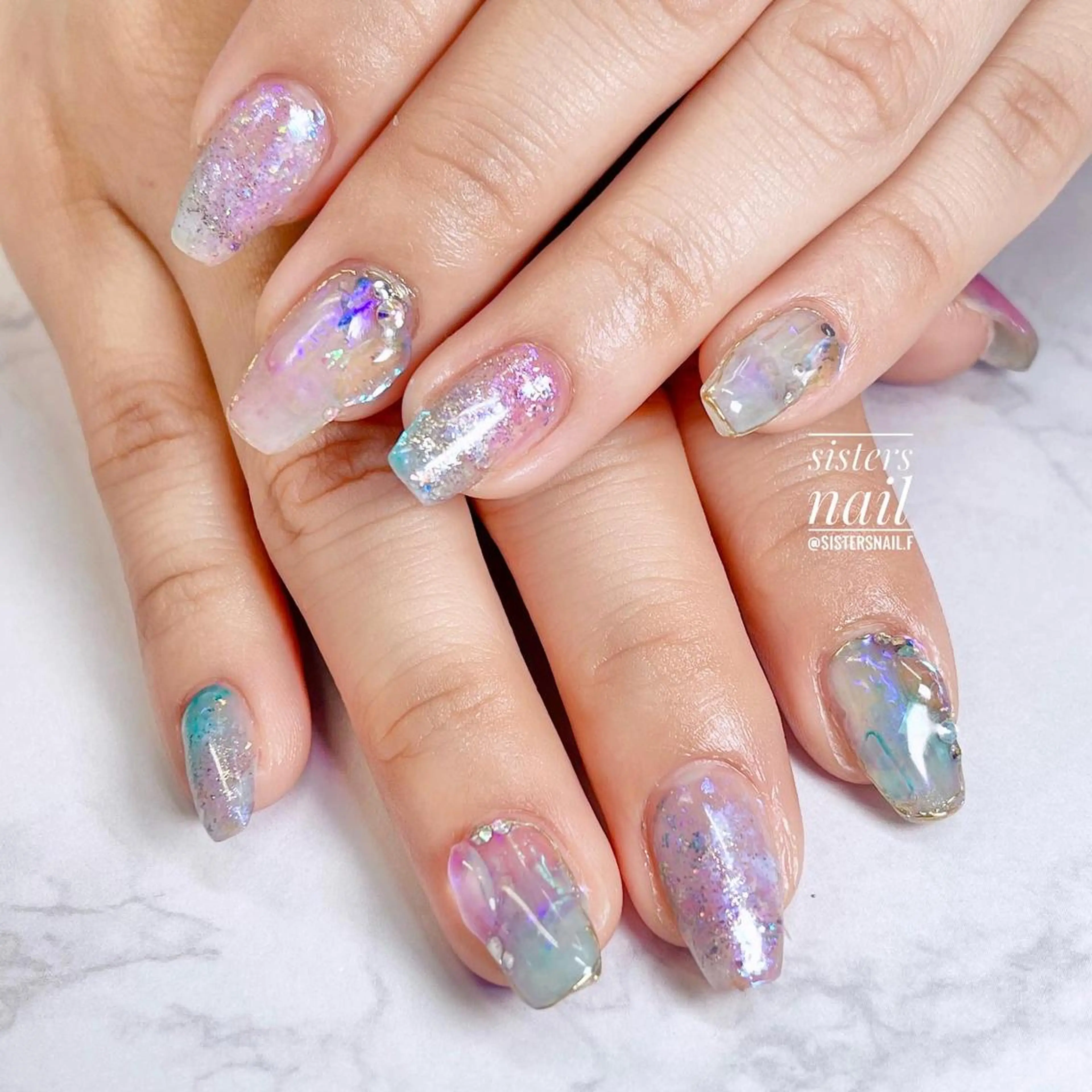 ネイル アートネイル オーロラネイル 氷ネイル・うるうるネイル キラキラネイル ストーンネイル sisters nail.fのネイルデザイン