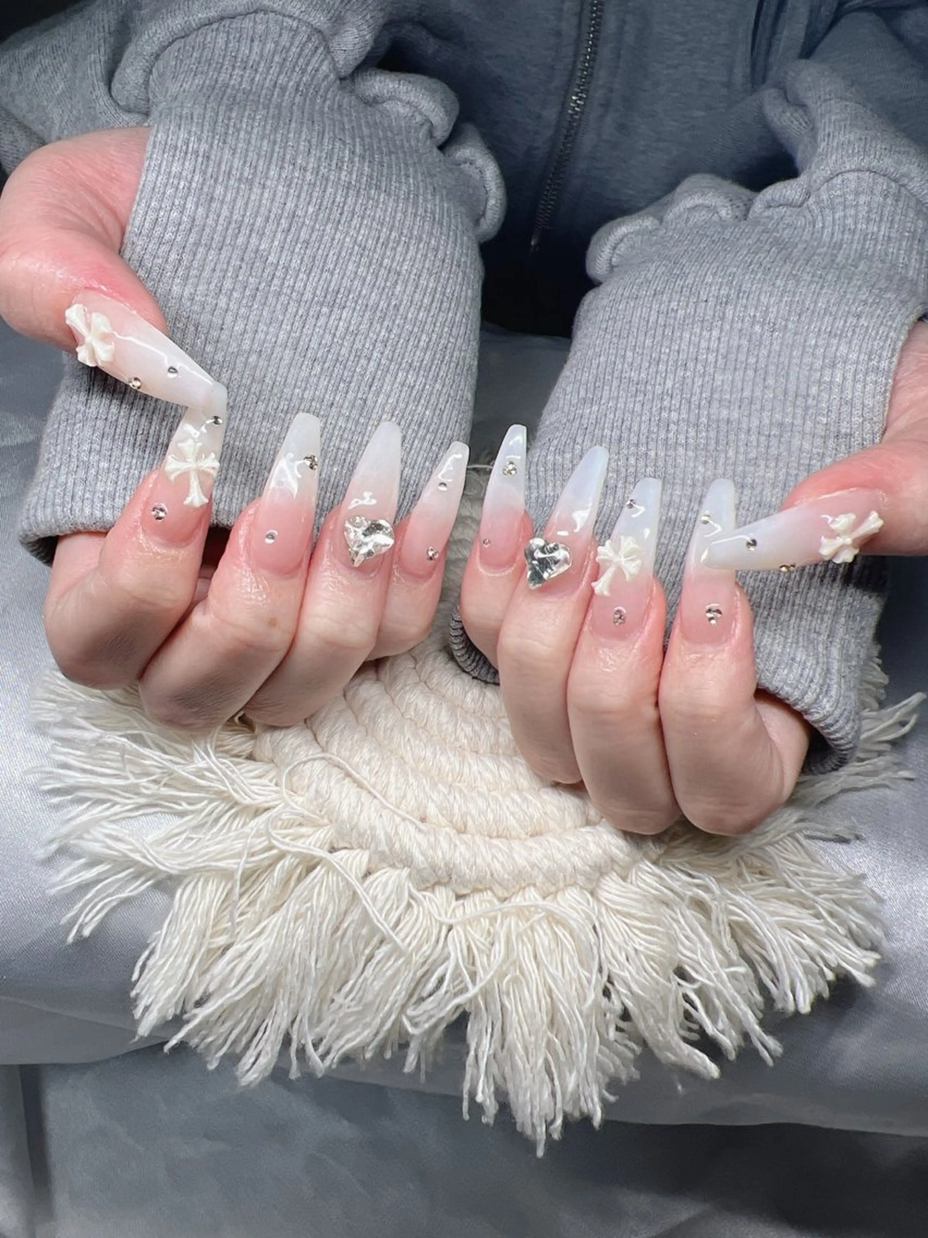 ネイル 長さ出し グラデーション 卒業式 キラキラネイル マグネットネイル Lee Nailsのネイルデザイン