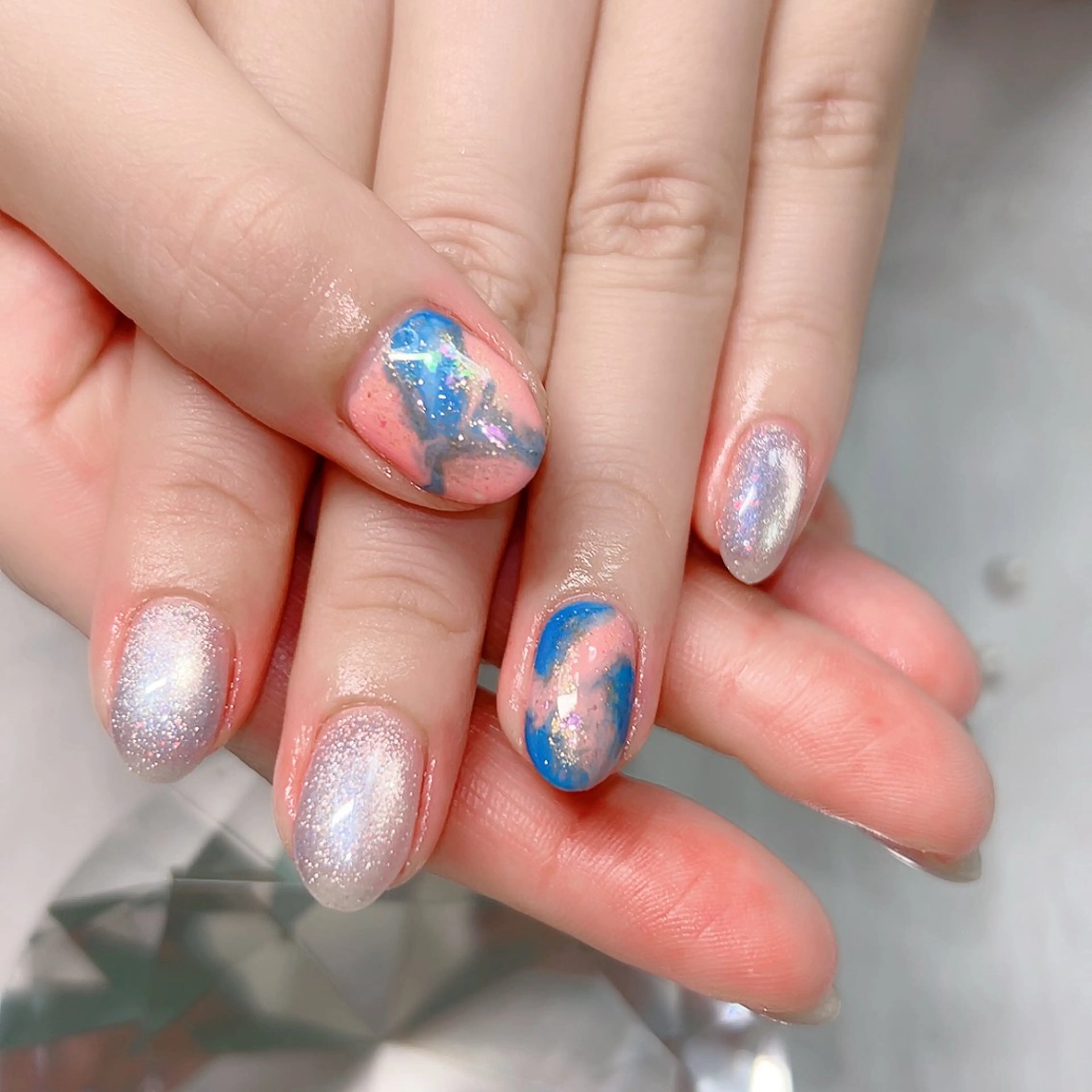 ネイル ブルー ホログラムネイル キラキラネイル ラメ(グリッター) ピンク ハンドネイル Cute Tips nailのネイルデザイン