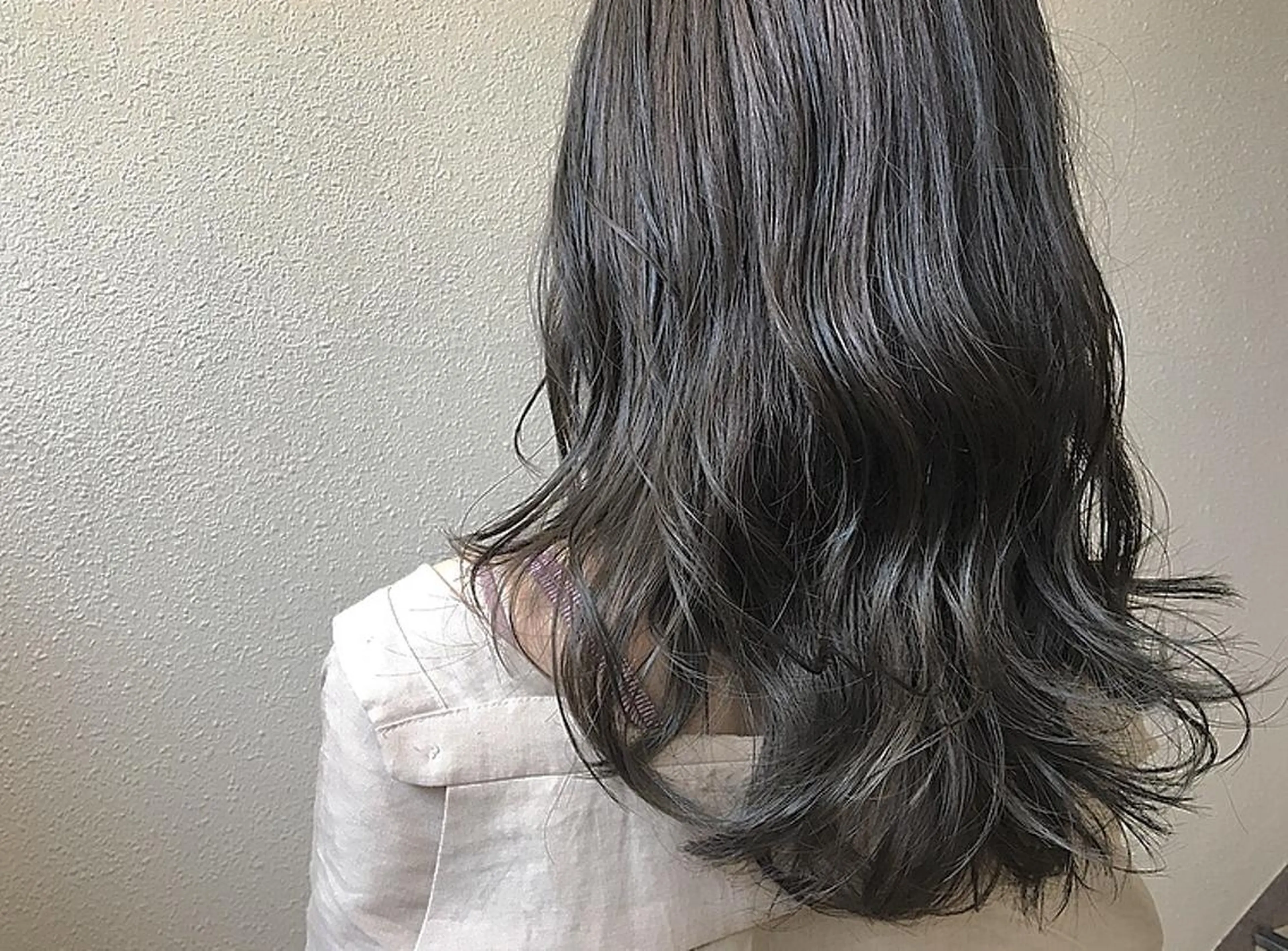 ミディアム カラー ブルーカラー ブルージュ 半個室女性salon 🩰Natsumiのヘアスタイル