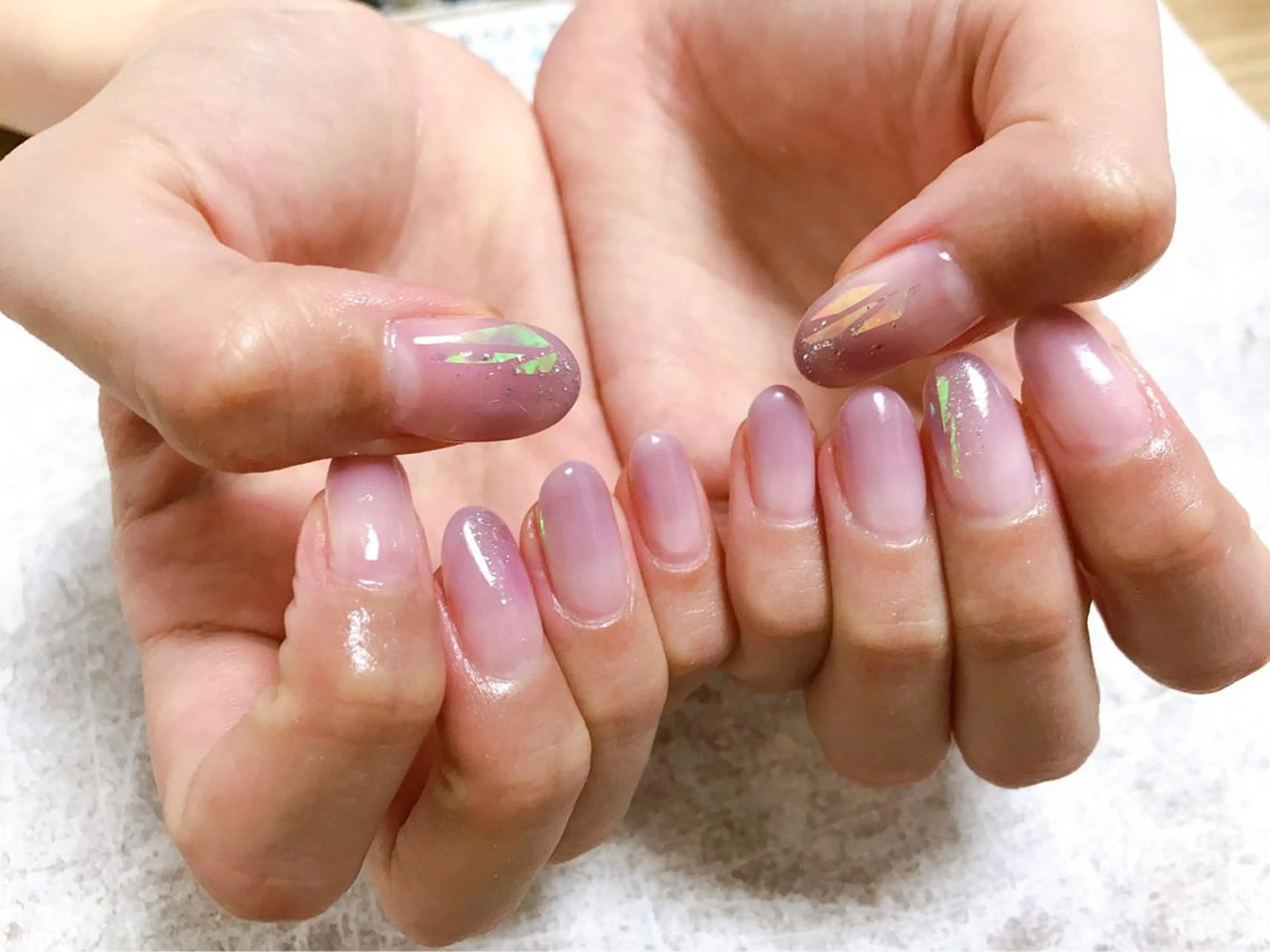 ネイル オーロラネイル キラキラネイル mogunail &blowのネイルデザイン