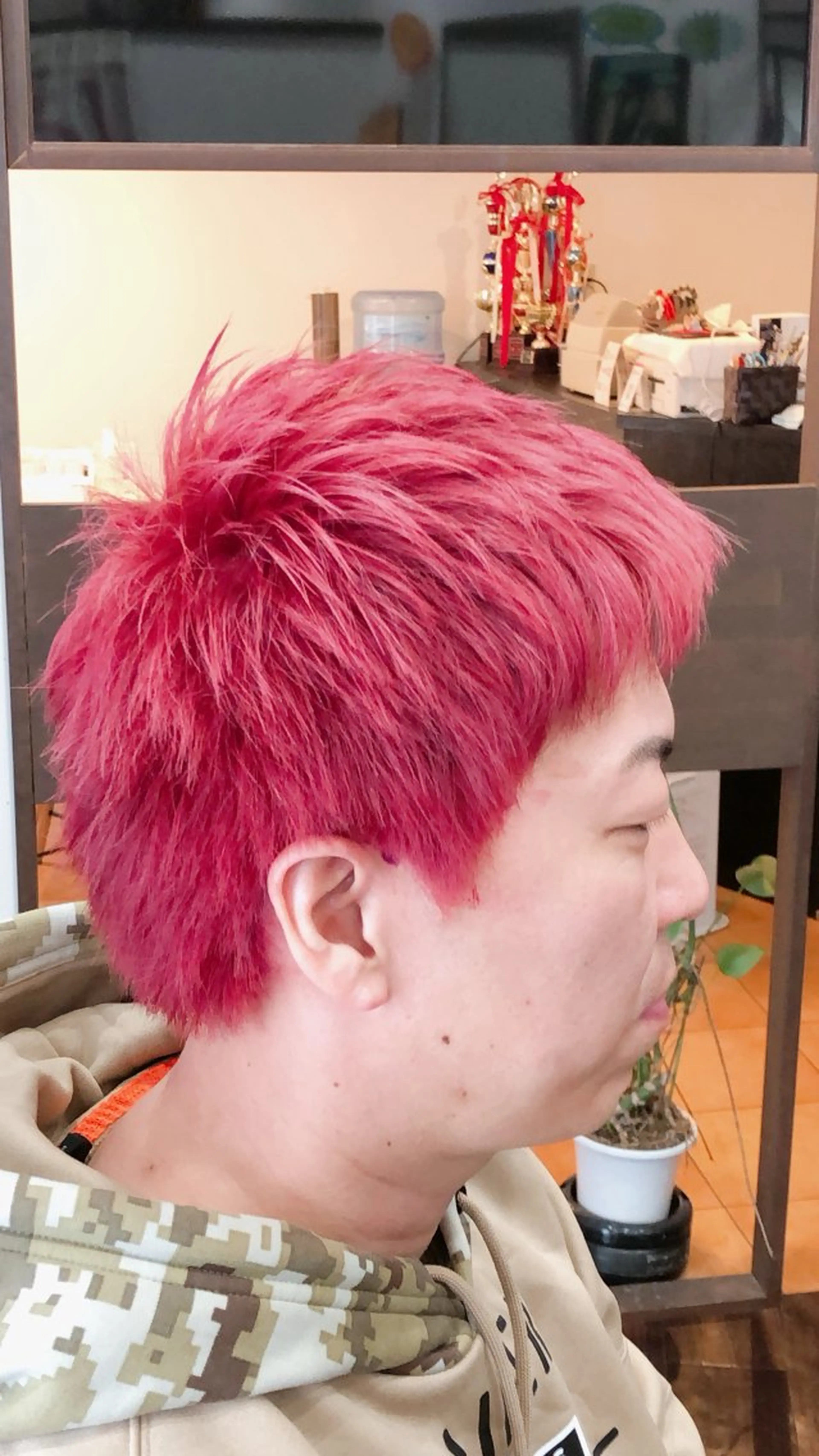 ショート カラー メンズ メンズブリーチ メンズ韓国風 ブリーチ ピンクカラー 韓国風ヘア 早川 太貴のヘアスタイル
