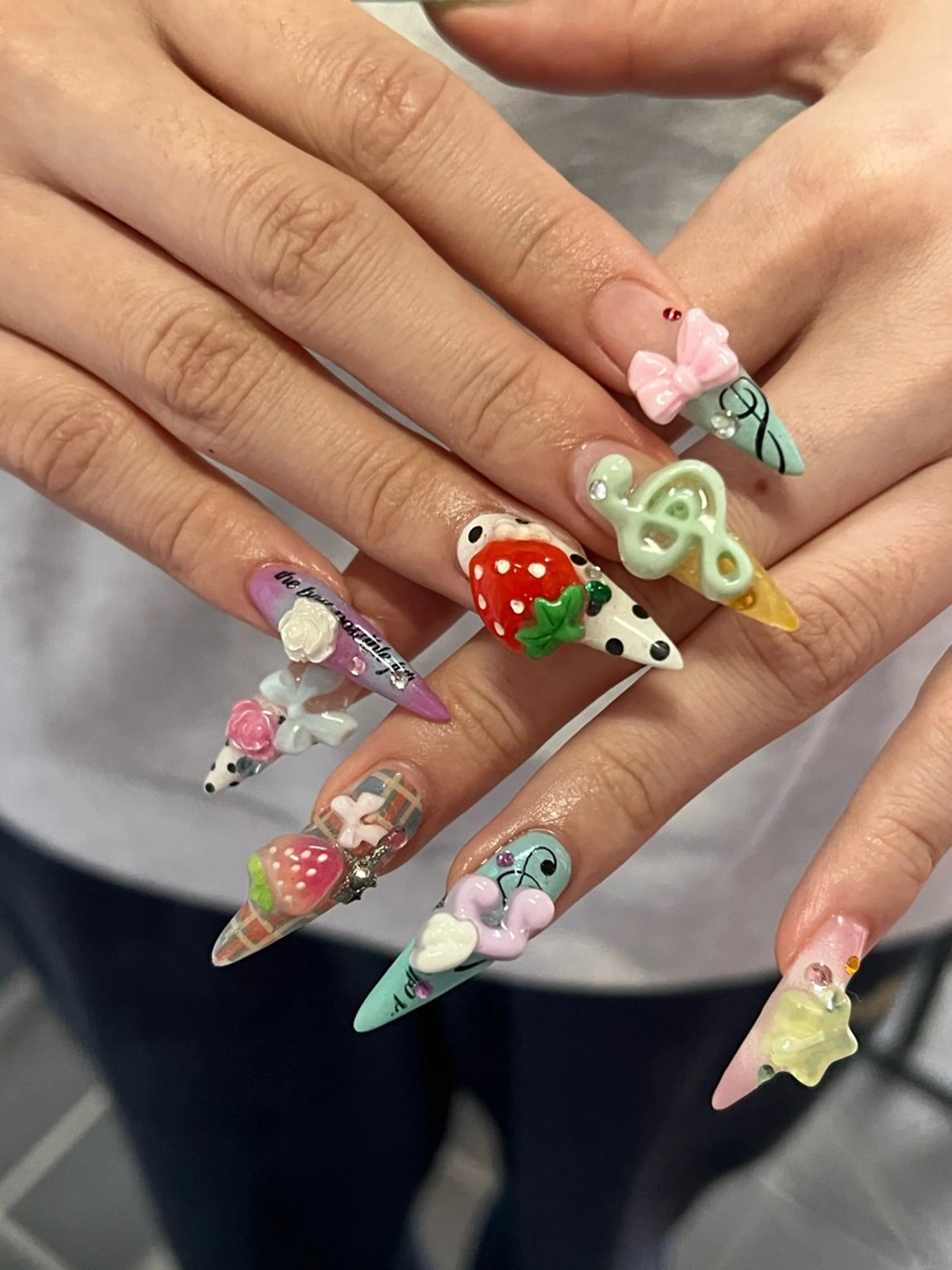 ネイル ハンドネイル フットネイル Hata nail 🎀個性派ニュアンスのネイルデザイン