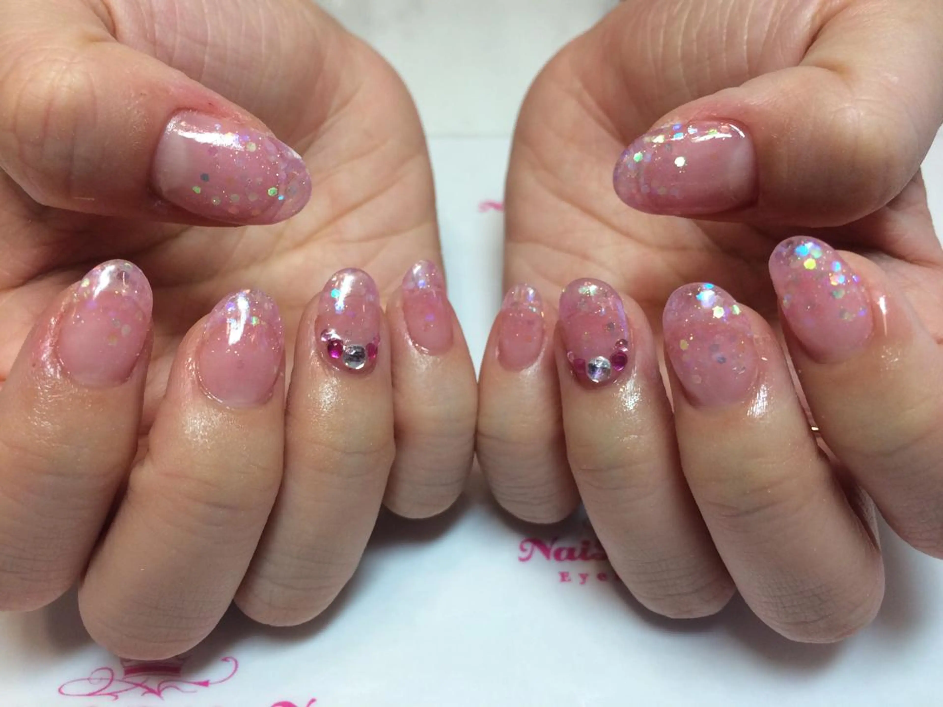 ネイル ネイルリボン 受付スタッフのネイルデザイン