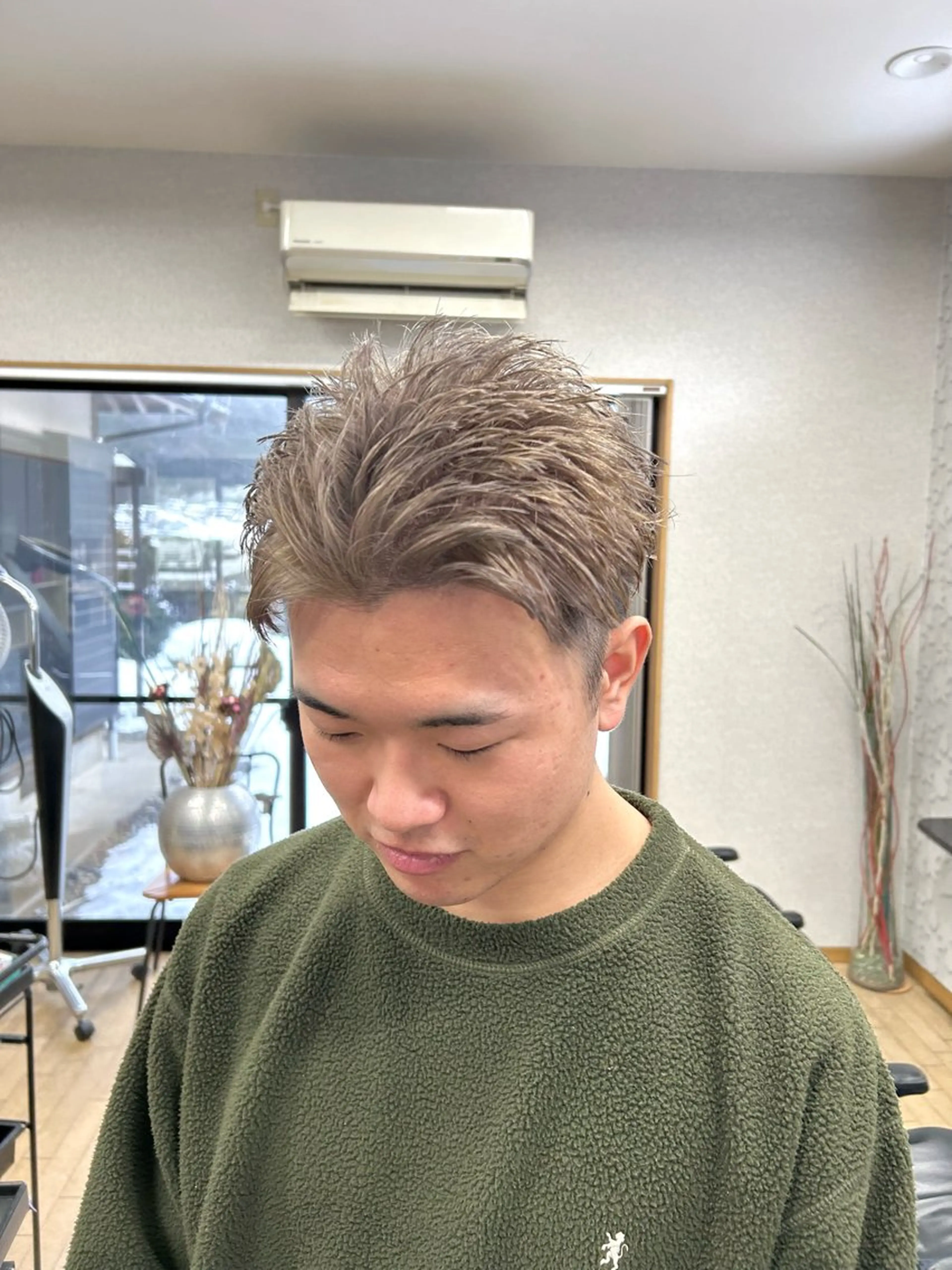 ショート カラー メンズ メンズブリーチ メンズハイトーン メンズウルフカット ブリーチ デザインカラー 梅田l大人韓国ヘア レイヤー×艶カラーのヘアスタイル