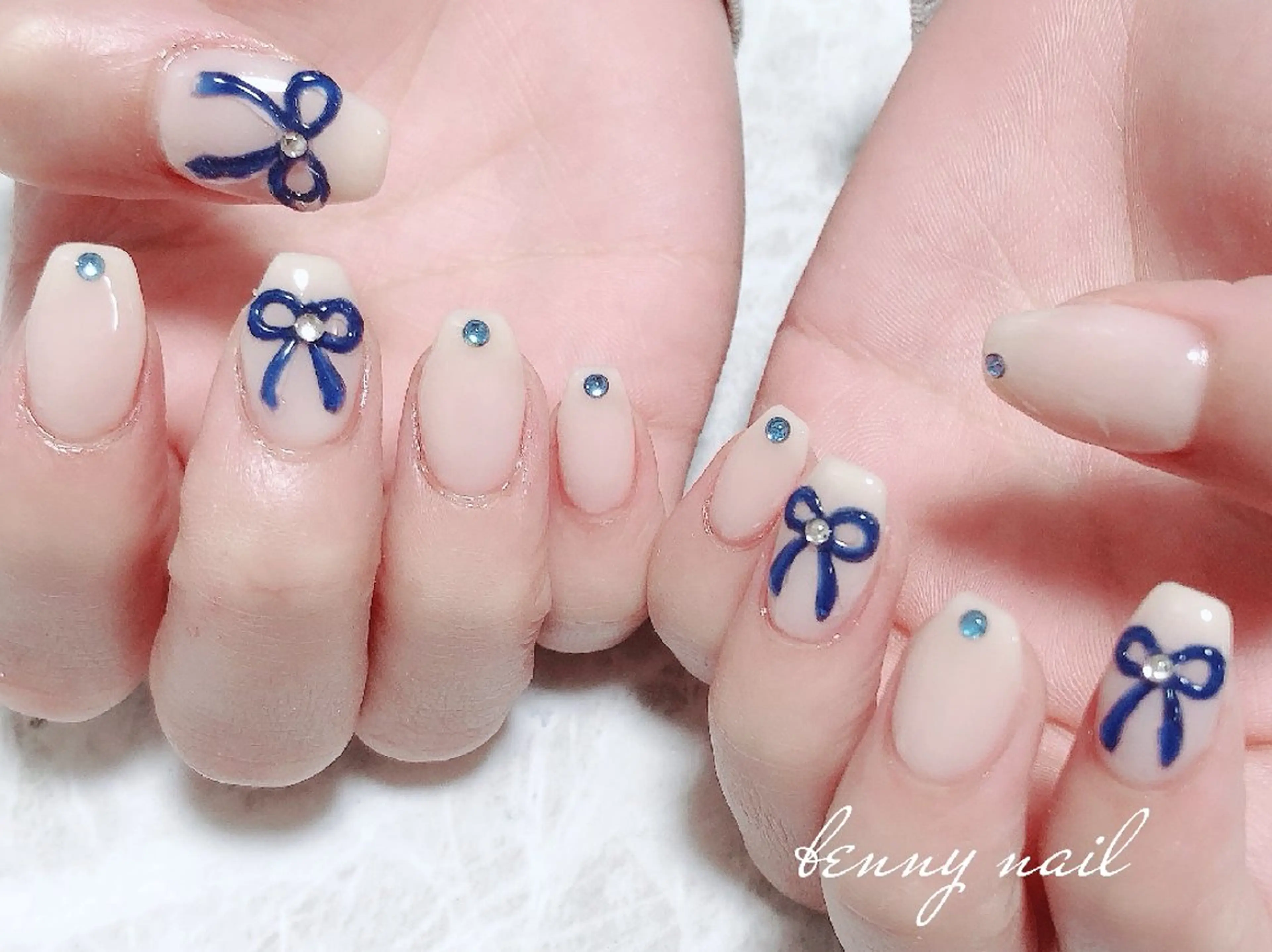 ネイル リボン 最終受付23時半 benny nailのネイルデザイン