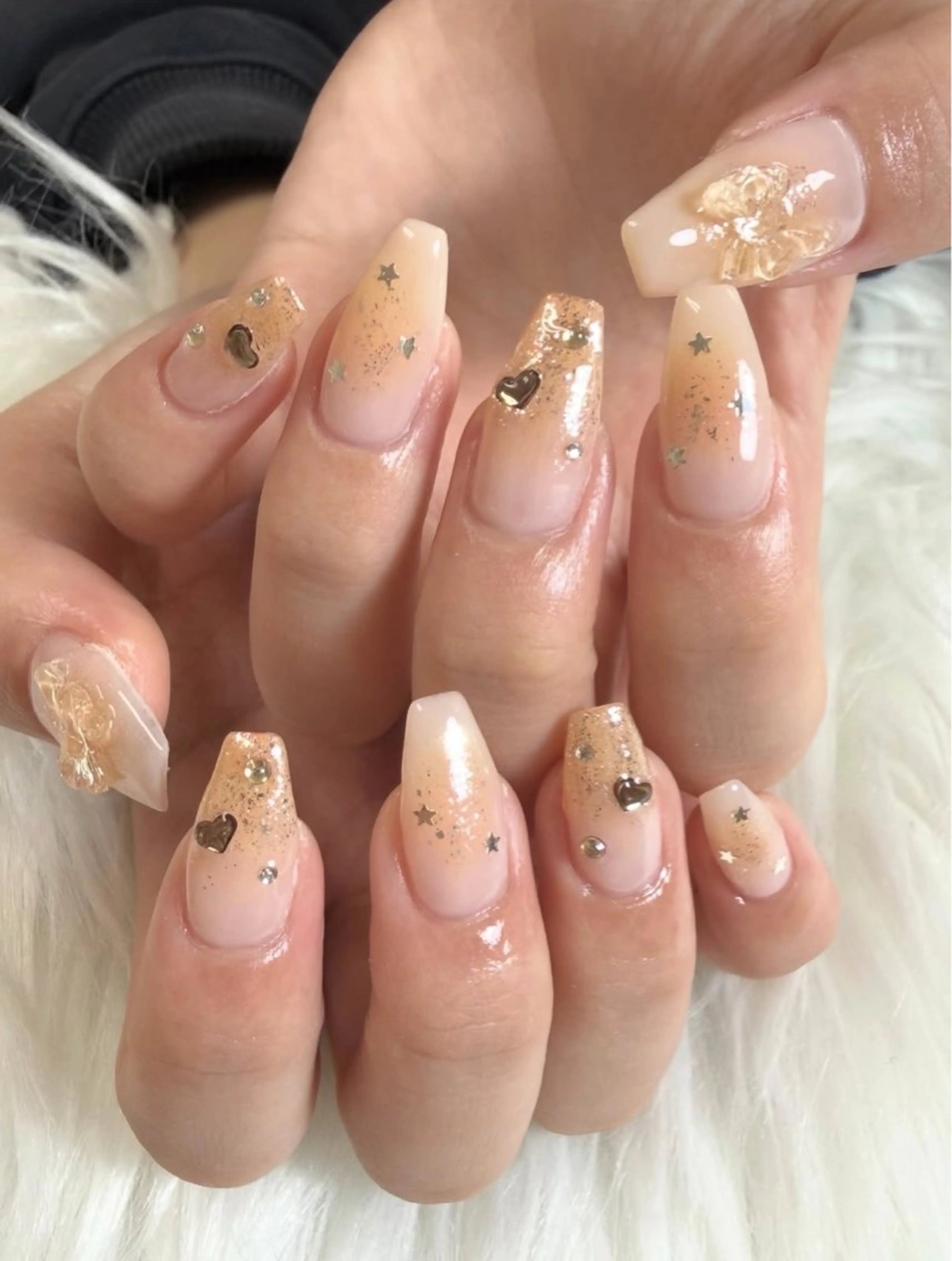 ネイル チークネイル オレンジ ハンドネイル Kanako 💫のネイルデザイン