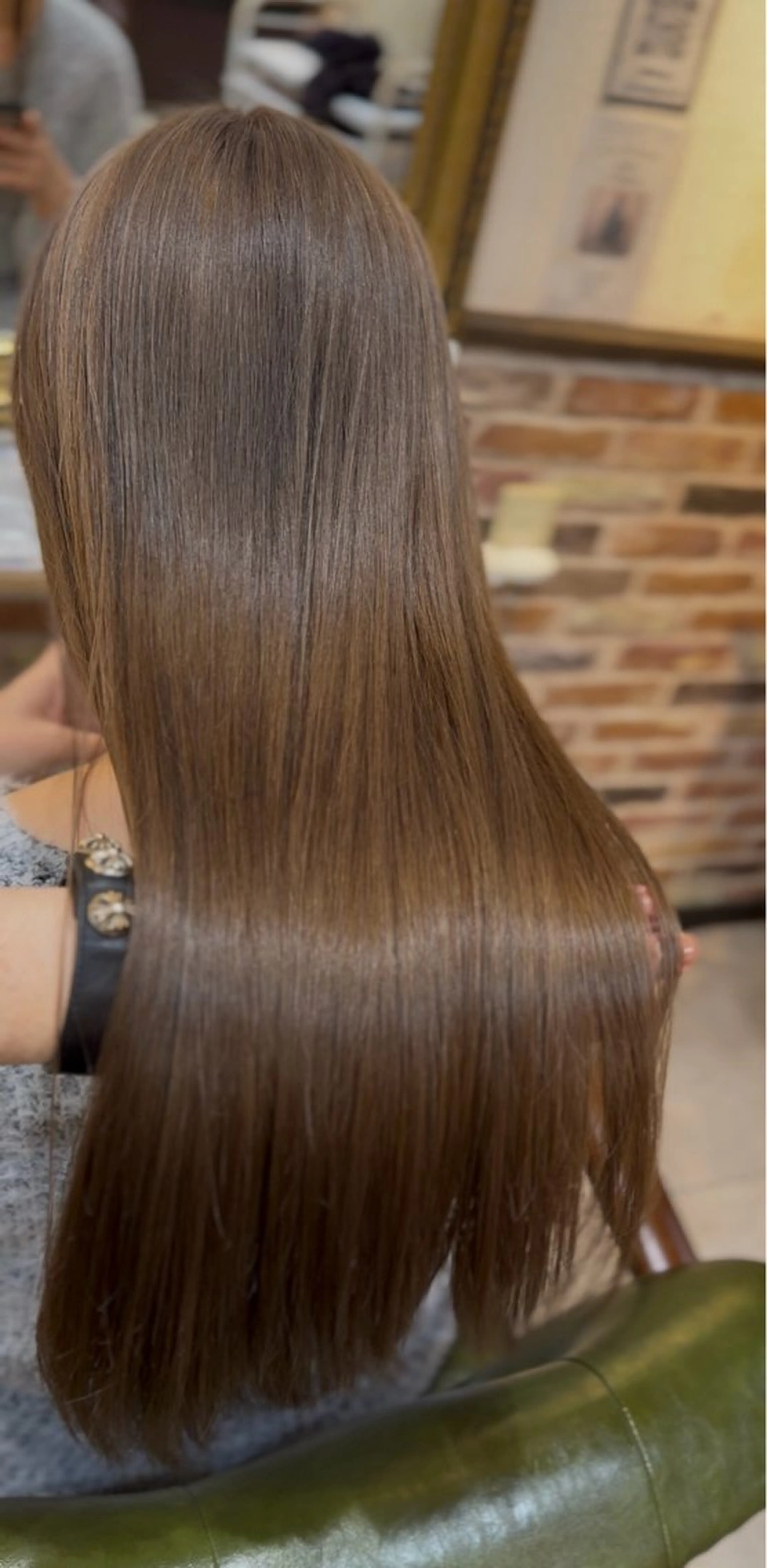 ロング カット ヘアカラー 飯星慧斗 /ブリーチ、縮毛矯正のヘアスタイル