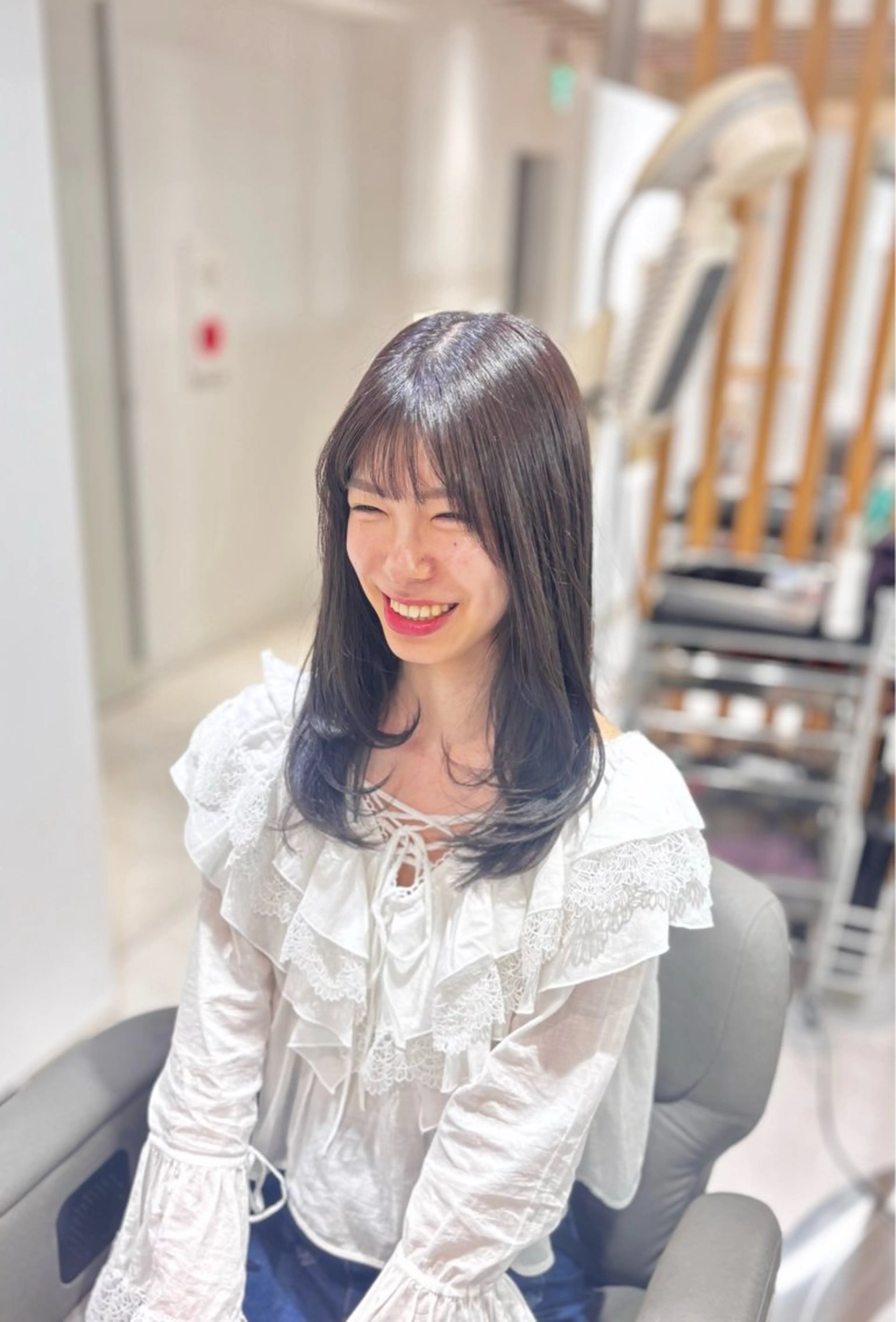 ロング カット ヘアカラー トリートメント 白土 さくらのヘアスタイル